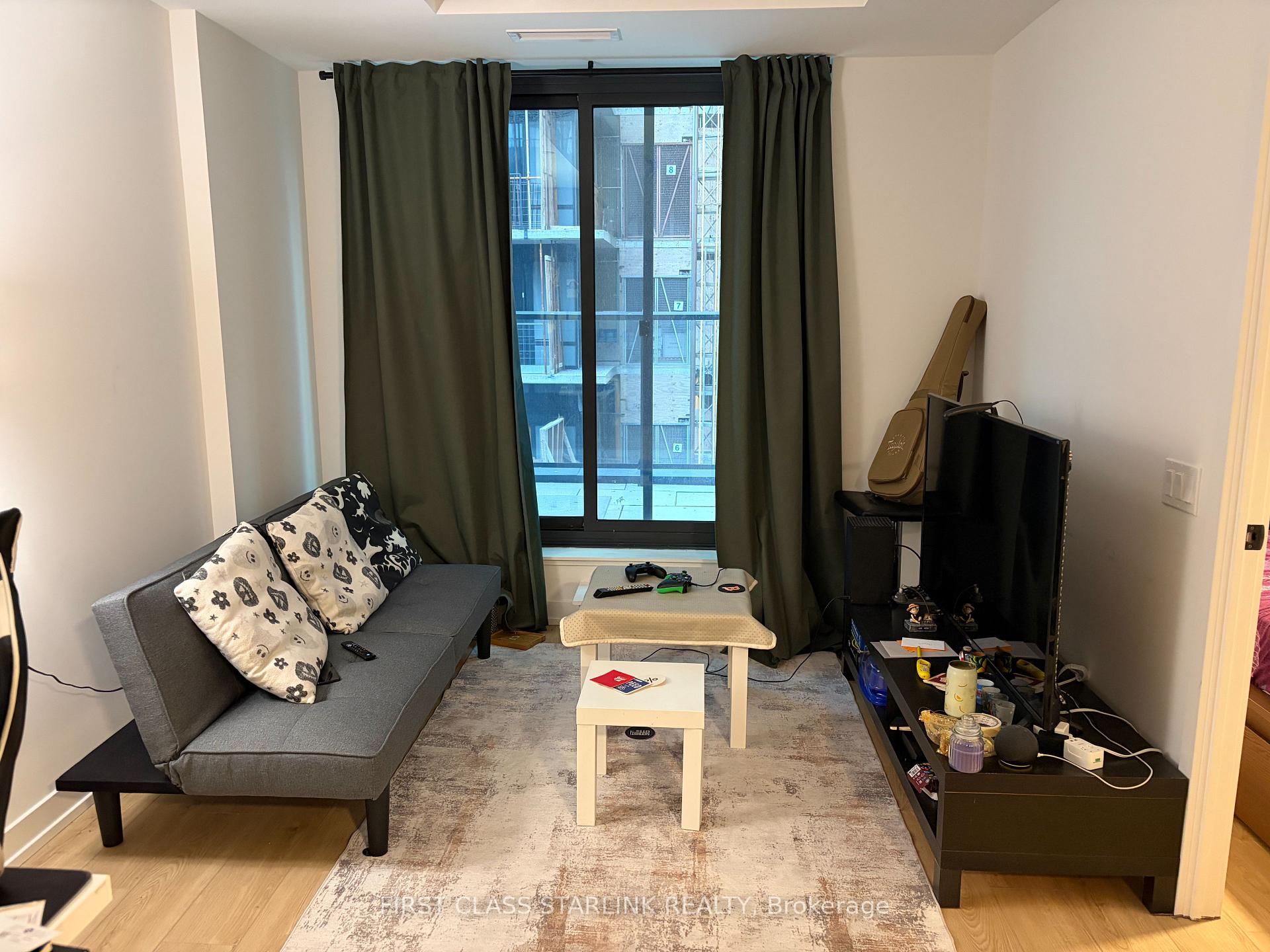Photo of Unit 817, 35 Parliament Street