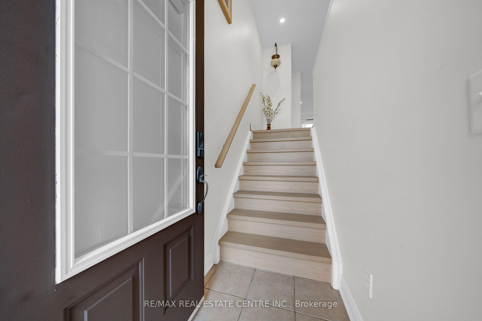 Photo 9 of 3440 Redpath Circle, Mississauga, Lisgar — HOMEH