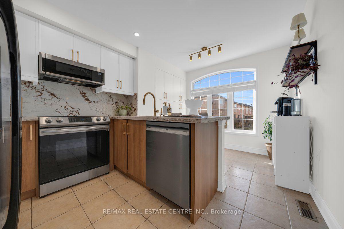 Photo 17 of 3440 Redpath Circle, Mississauga, Lisgar — HOMEH