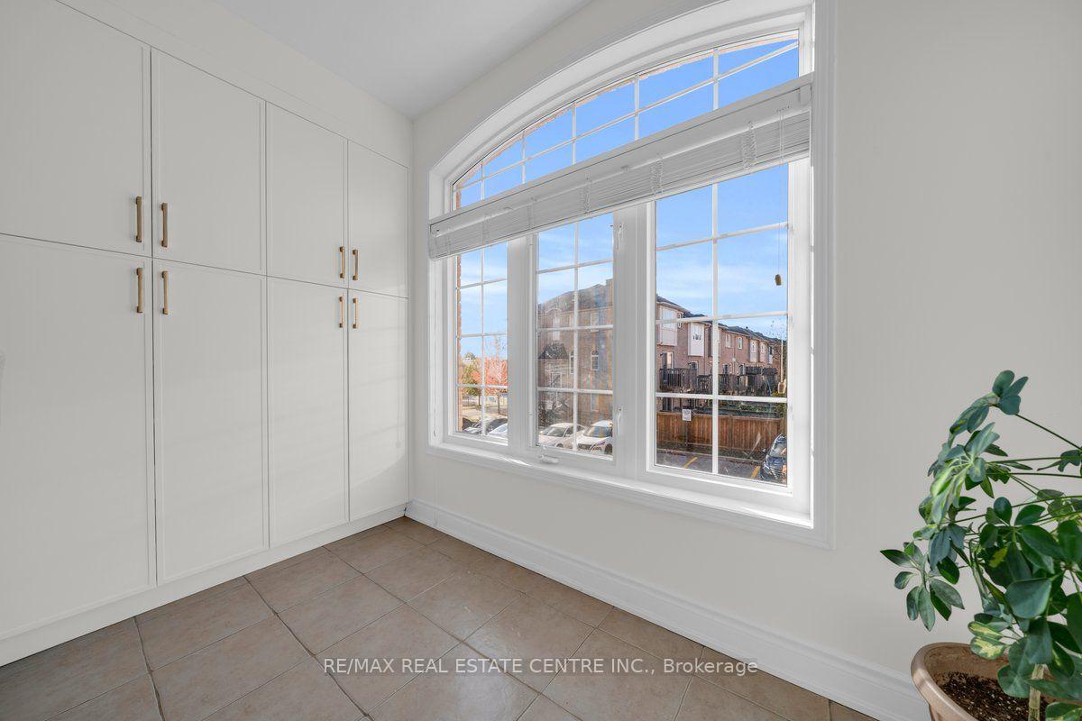 Photo 19 of 3440 Redpath Circle, Mississauga, Lisgar — HOMEH