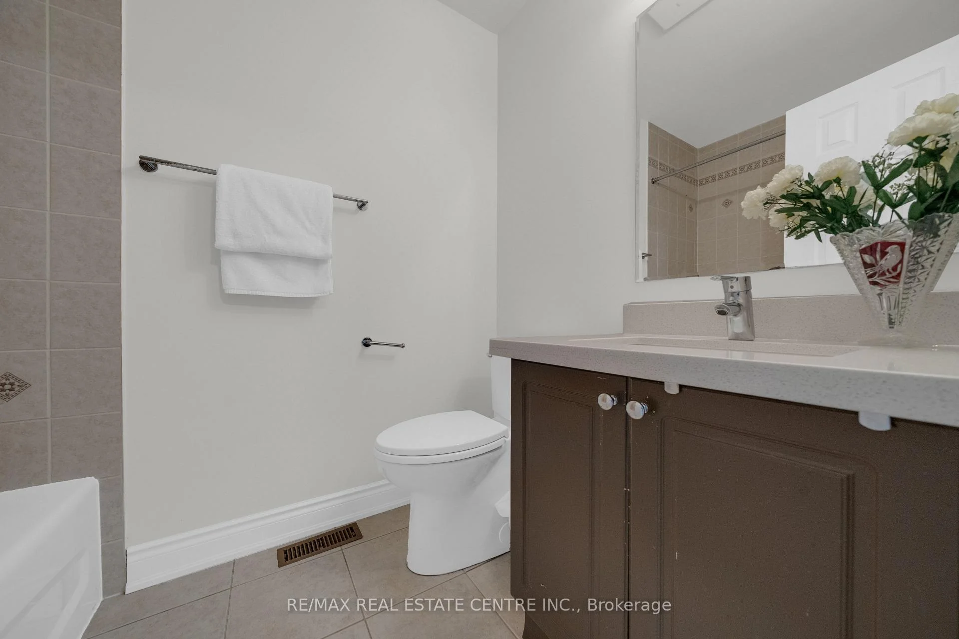 Photo 41 of 3440 Redpath Circle, Mississauga, Lisgar — HOMEH