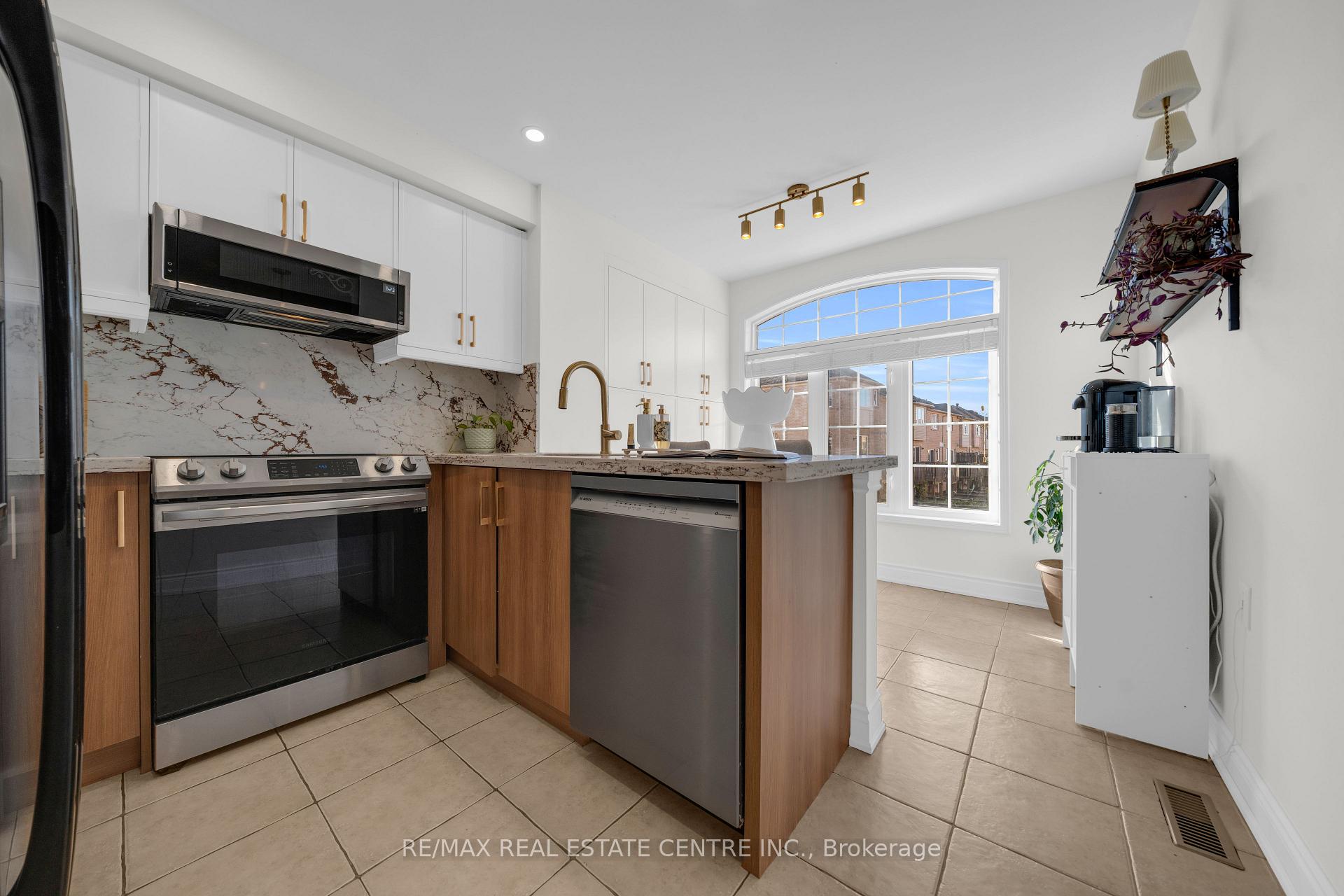 Photo 21 of 3440 Redpath Circle, Mississauga, Lisgar — HOMEH