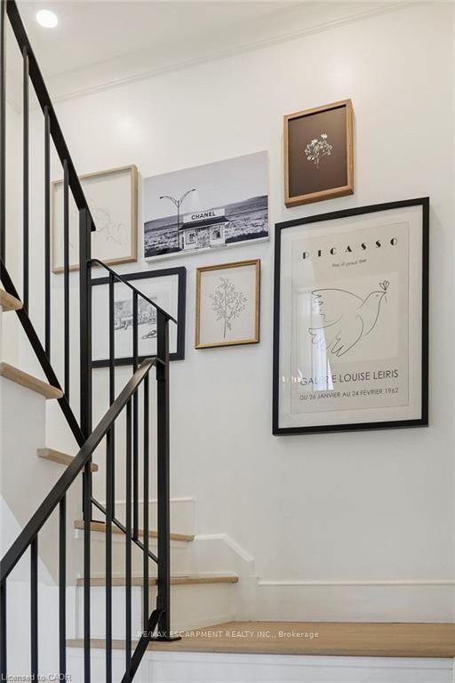 Photo 5 of 305 Randall Street, Oakville, Old Oakville — HOMEH