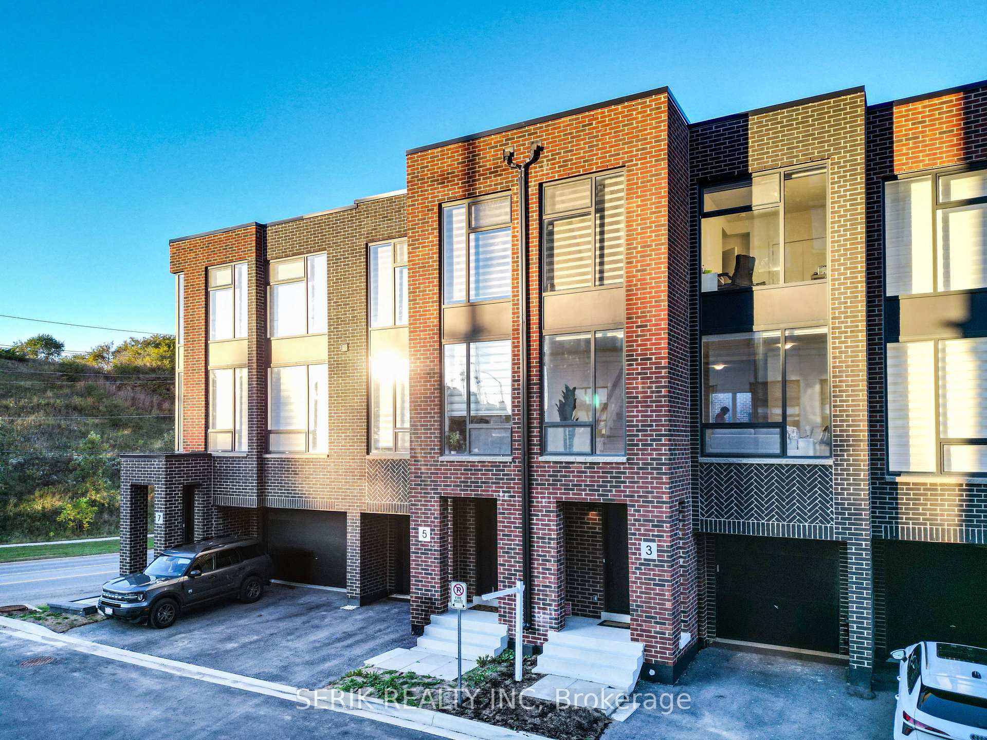 Photo 3 of 3 Taylor Court, Caledon, Bolton West — HOMEH
