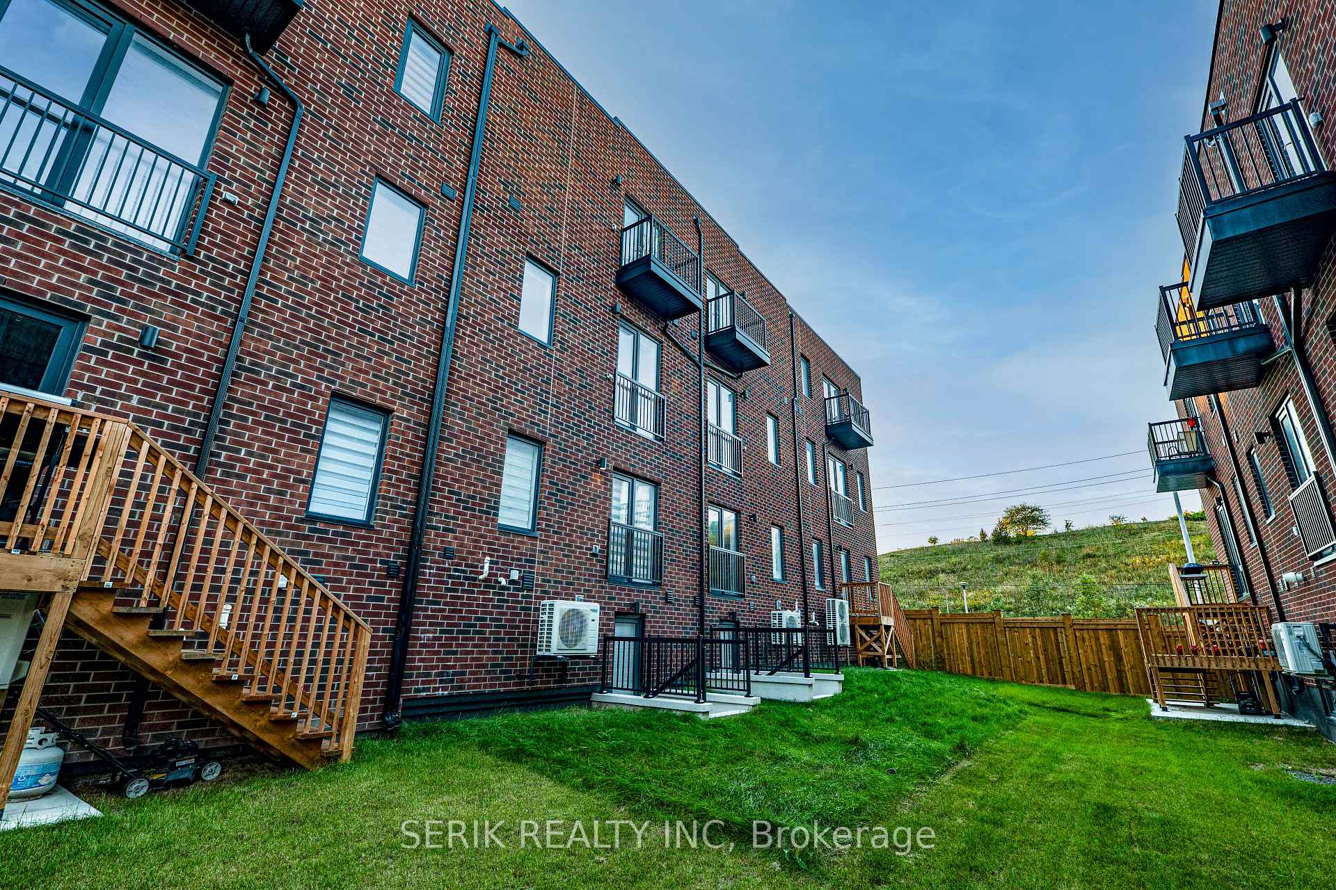 Photo 5 of 3 Taylor Court, Caledon, Bolton West — HOMEH