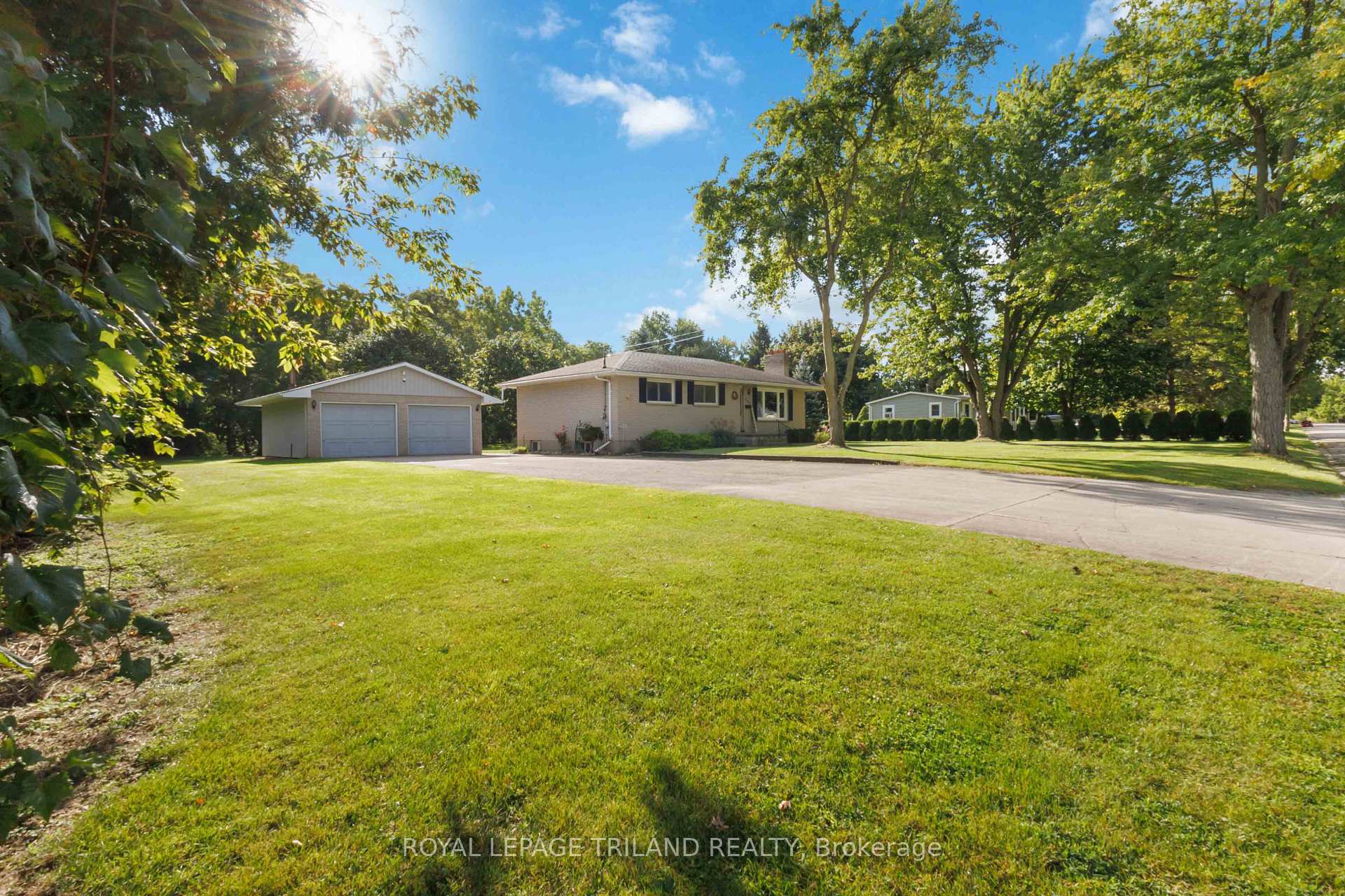 Photo 2 of 272 Richmond Street, North Middlesex, Parkhill — HOMEH