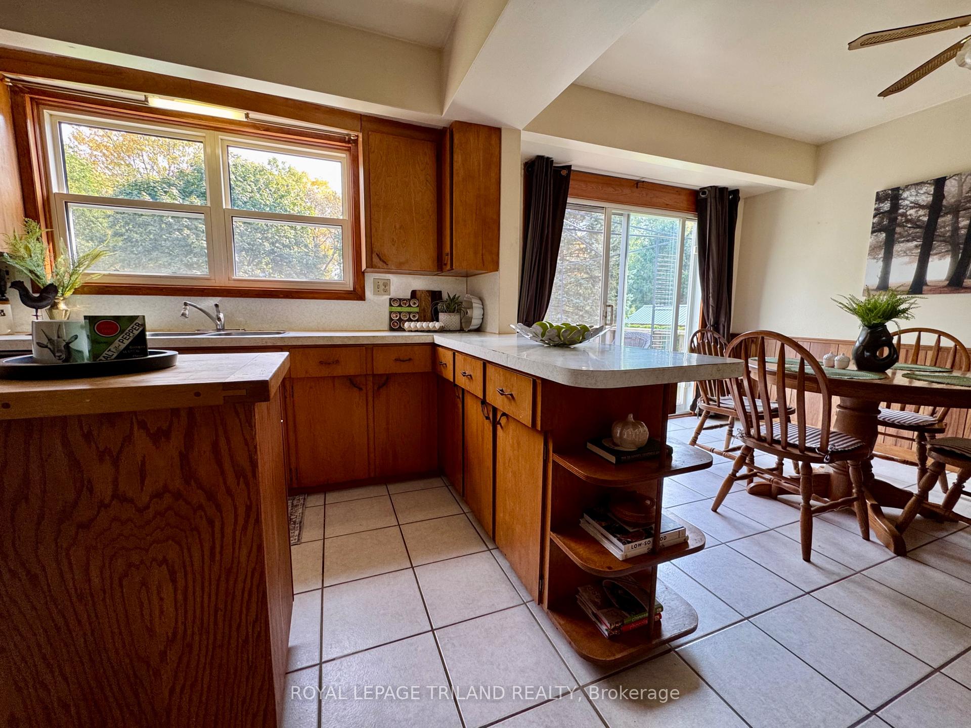 Photo 36 of 272 Richmond Street, North Middlesex, Parkhill — HOMEH
