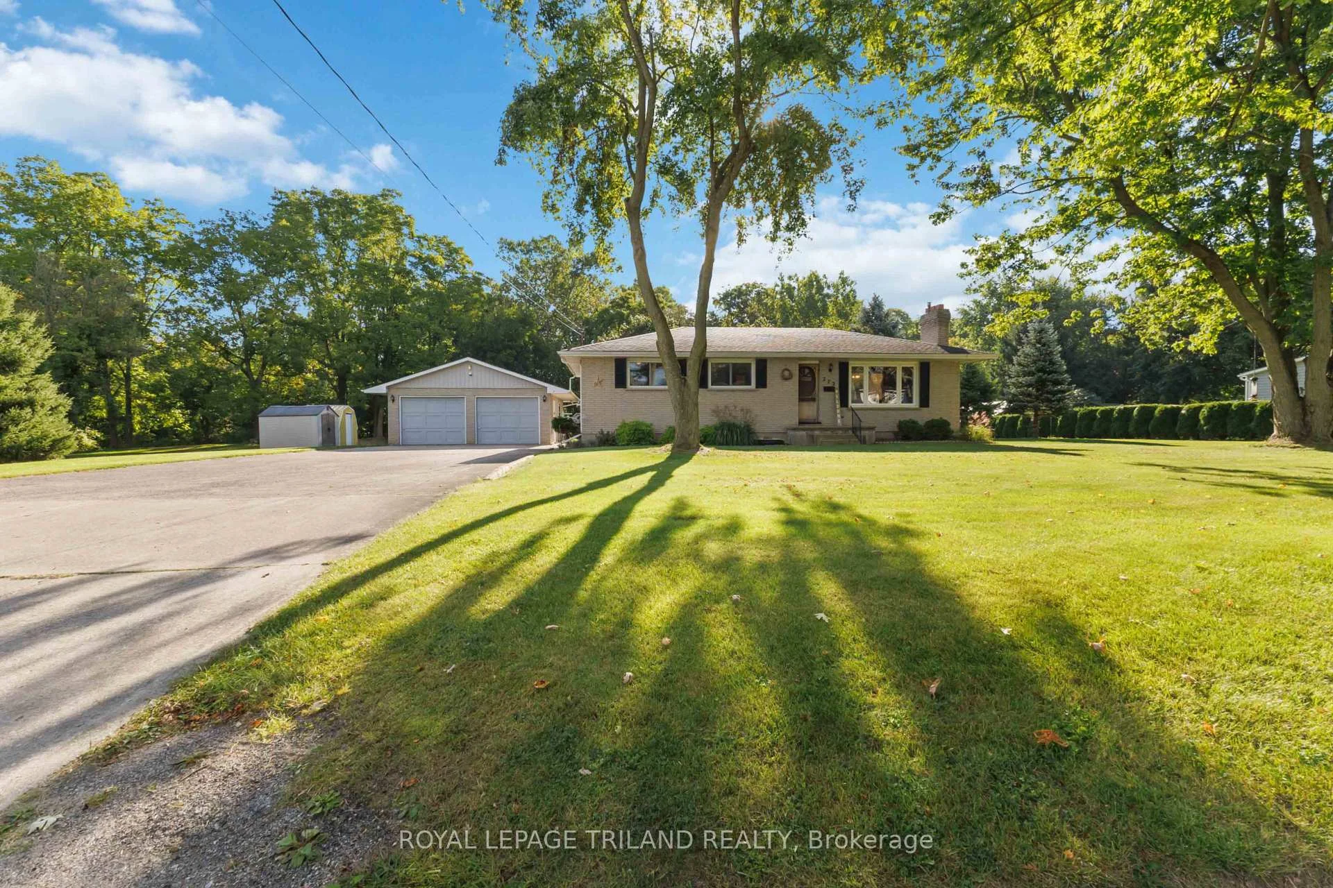 Photo 3 of 272 Richmond Street, North Middlesex, Parkhill — HOMEH