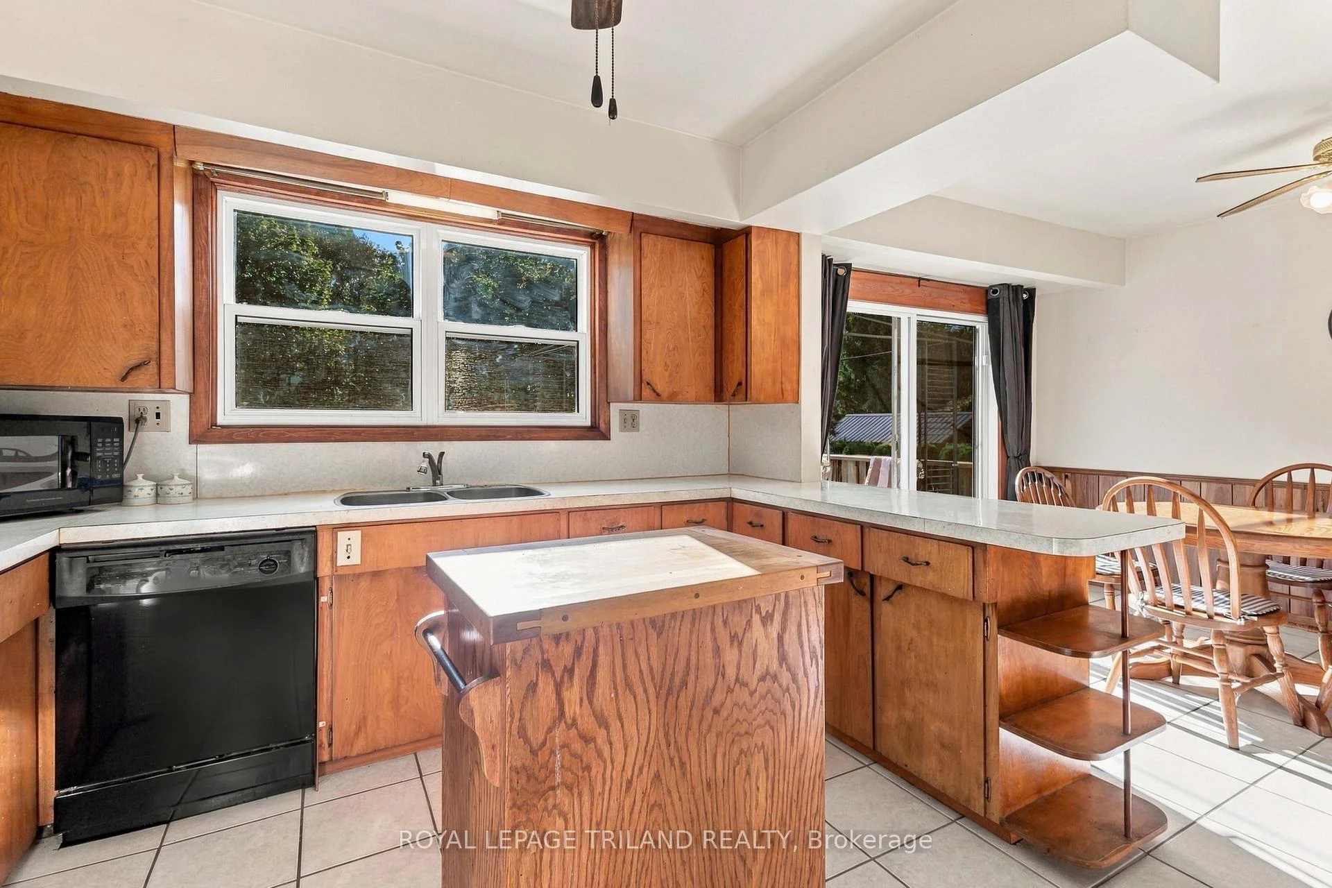 Photo 10 of 272 Richmond Street, North Middlesex, Parkhill — HOMEH