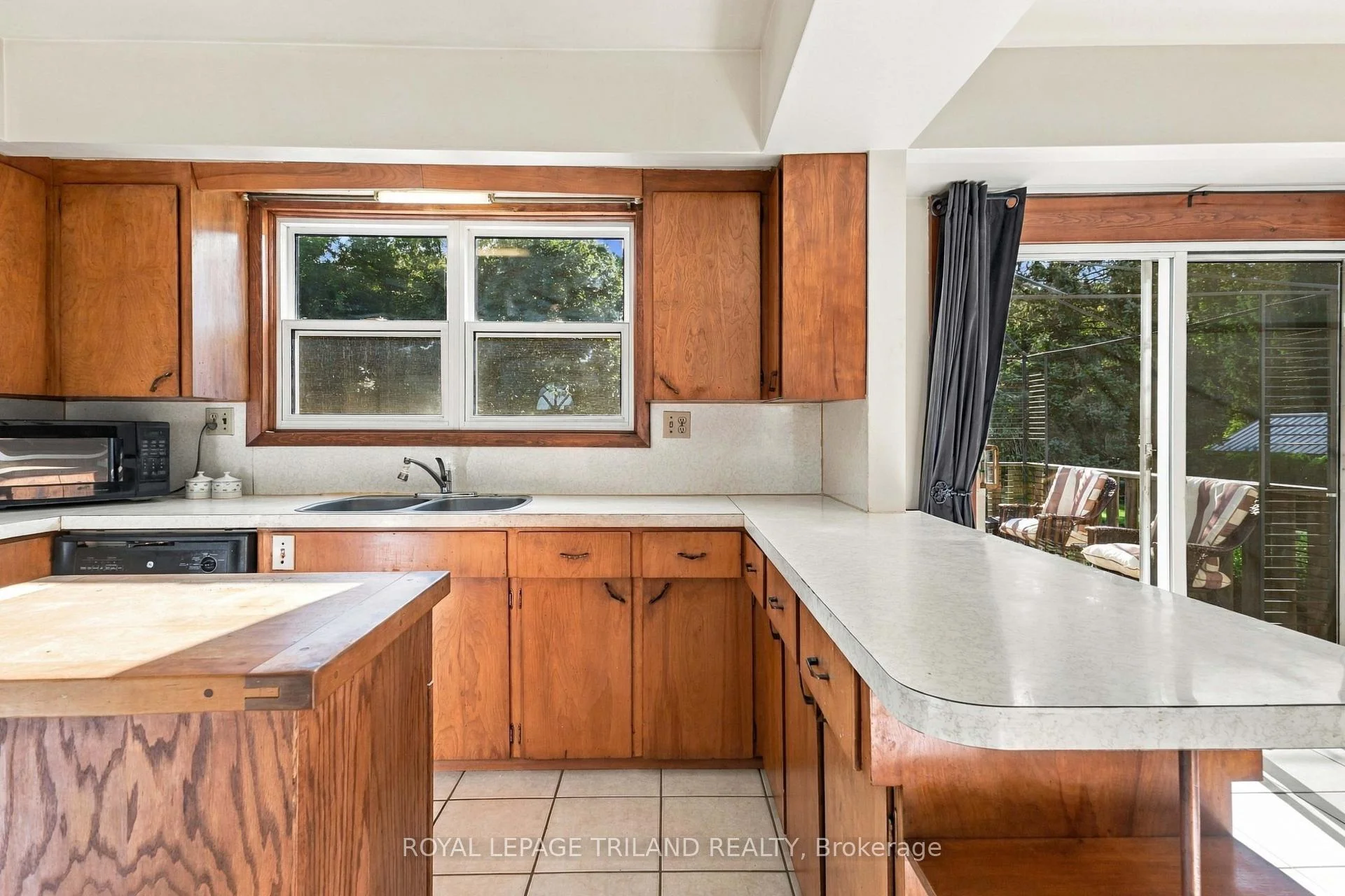 Photo 11 of 272 Richmond Street, North Middlesex, Parkhill — HOMEH
