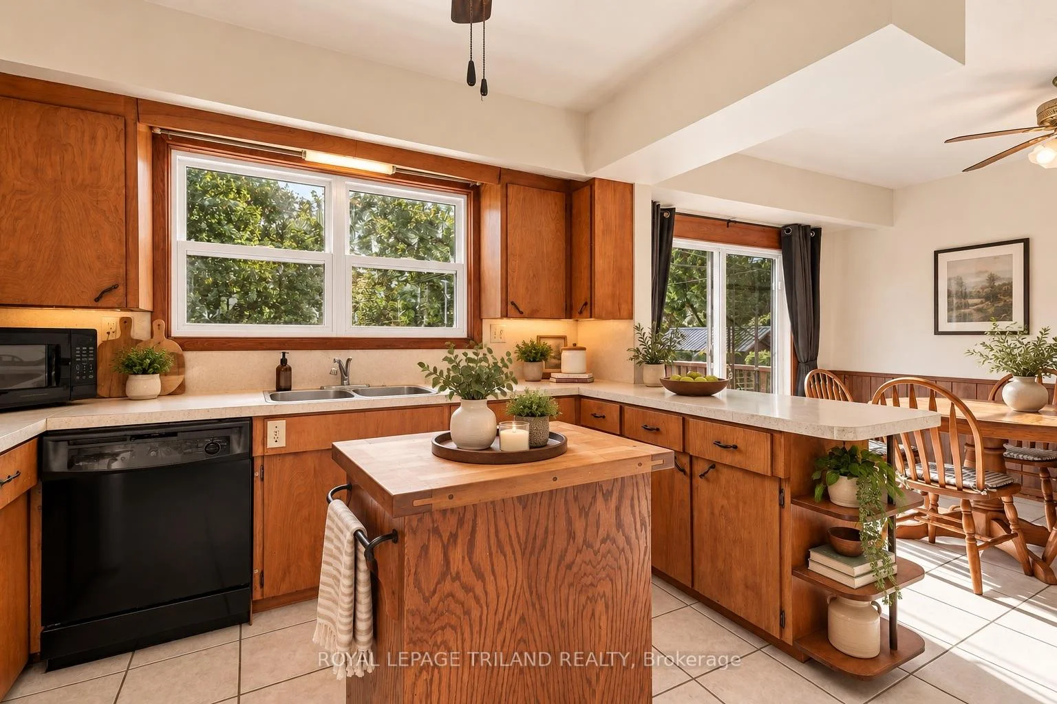 Photo 21 of 272 Richmond Street, North Middlesex, Parkhill — HOMEH