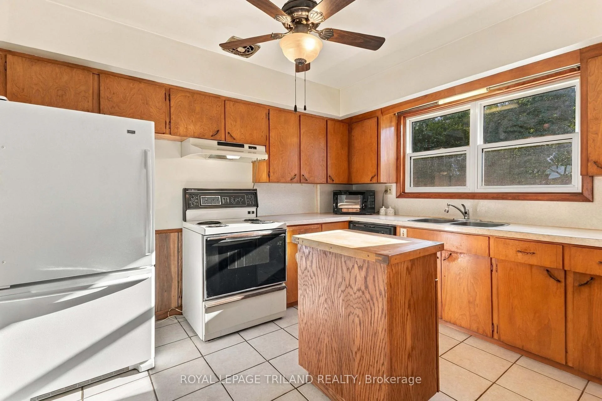 Photo 24 of 272 Richmond Street, North Middlesex, Parkhill — HOMEH