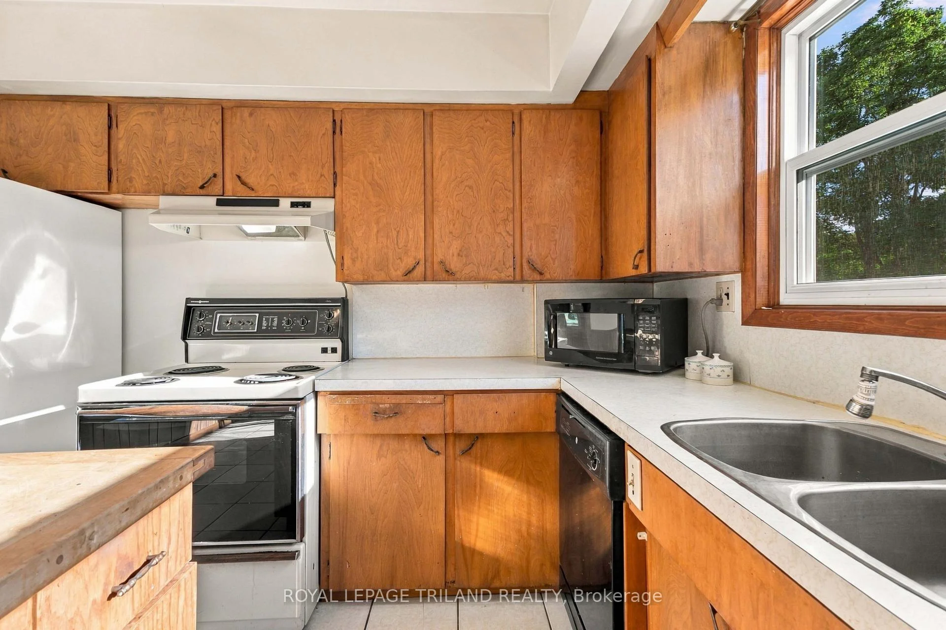 Photo 33 of 272 Richmond Street, North Middlesex, Parkhill — HOMEH