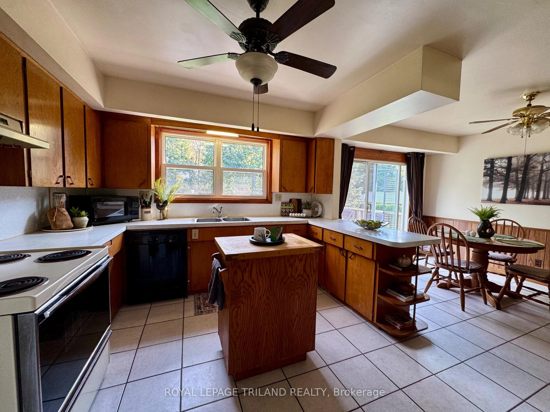 Photo 35 of 272 Richmond Street, North Middlesex, Parkhill — HOMEH