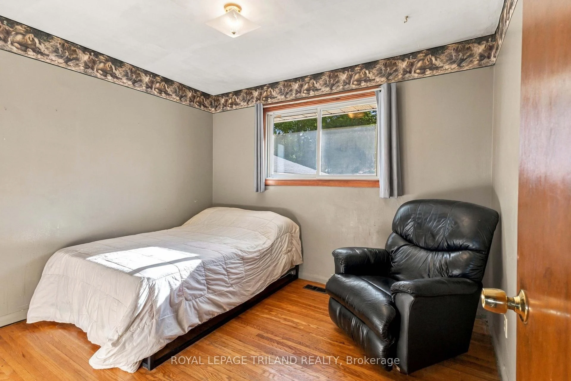 Photo 39 of 272 Richmond Street, North Middlesex, Parkhill — HOMEH