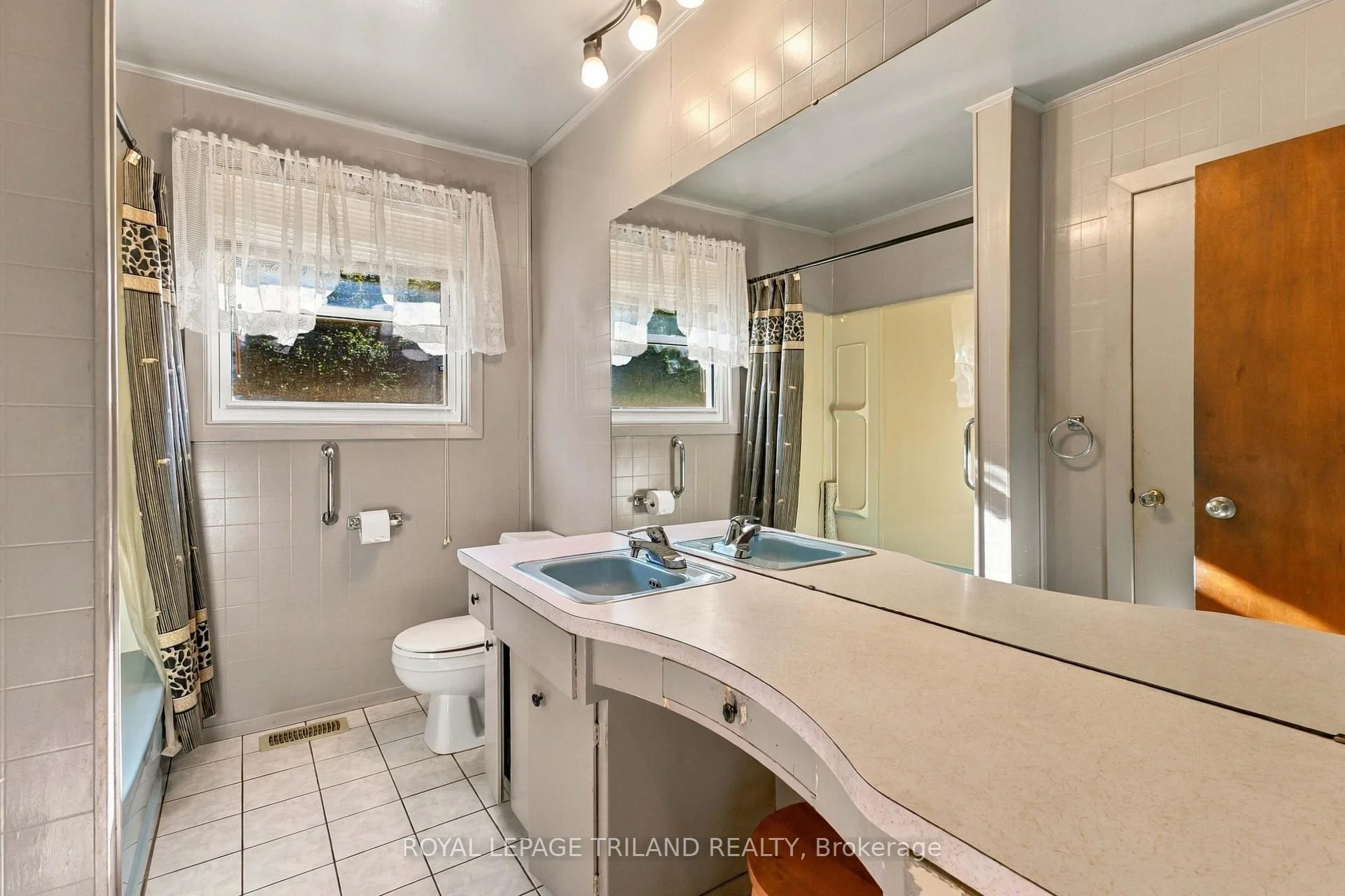 Photo 50 of 272 Richmond Street, North Middlesex, Parkhill — HOMEH