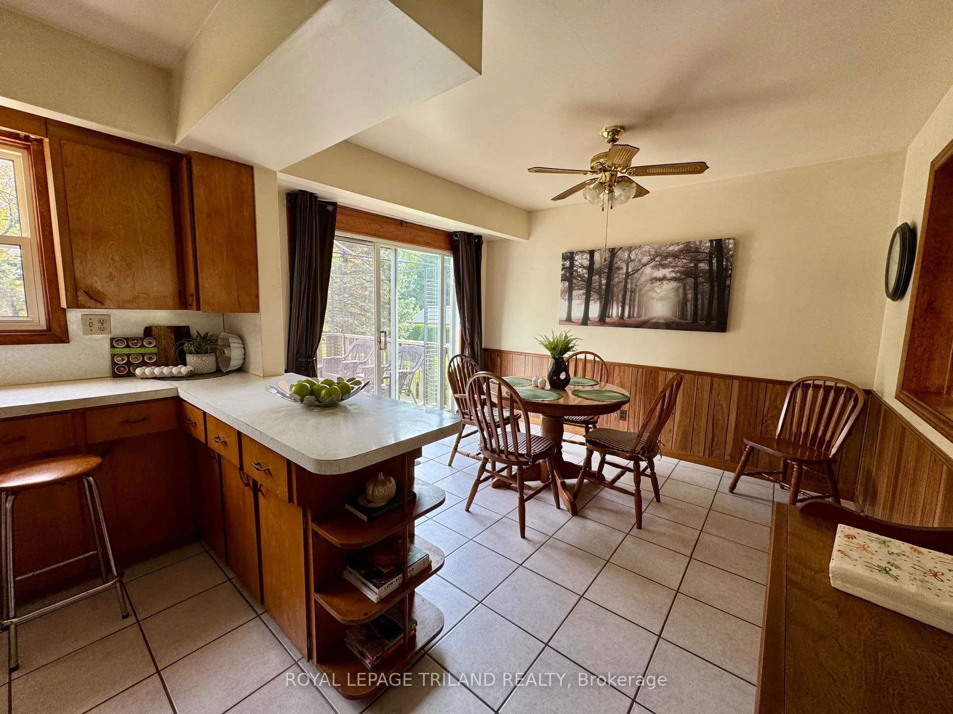 Photo 55 of 272 Richmond Street, North Middlesex, Parkhill — HOMEH