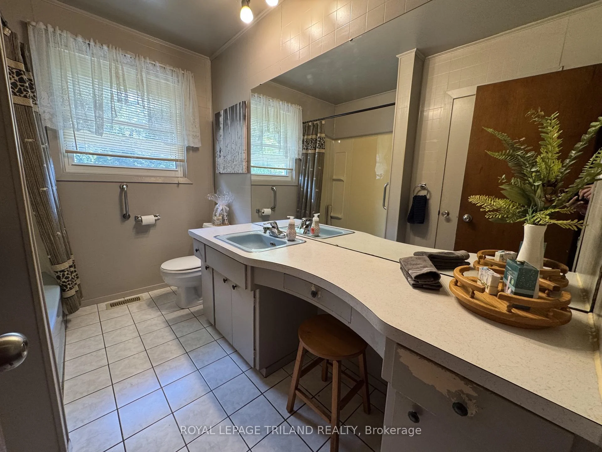 Photo 60 of 272 Richmond Street, North Middlesex, Parkhill — HOMEH