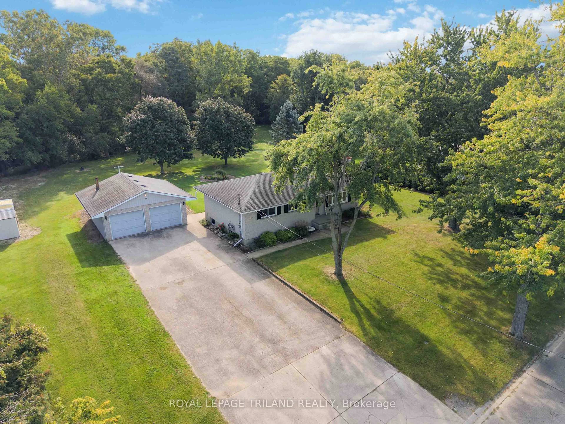 Photo 84 of 272 Richmond Street, North Middlesex, Parkhill — HOMEH