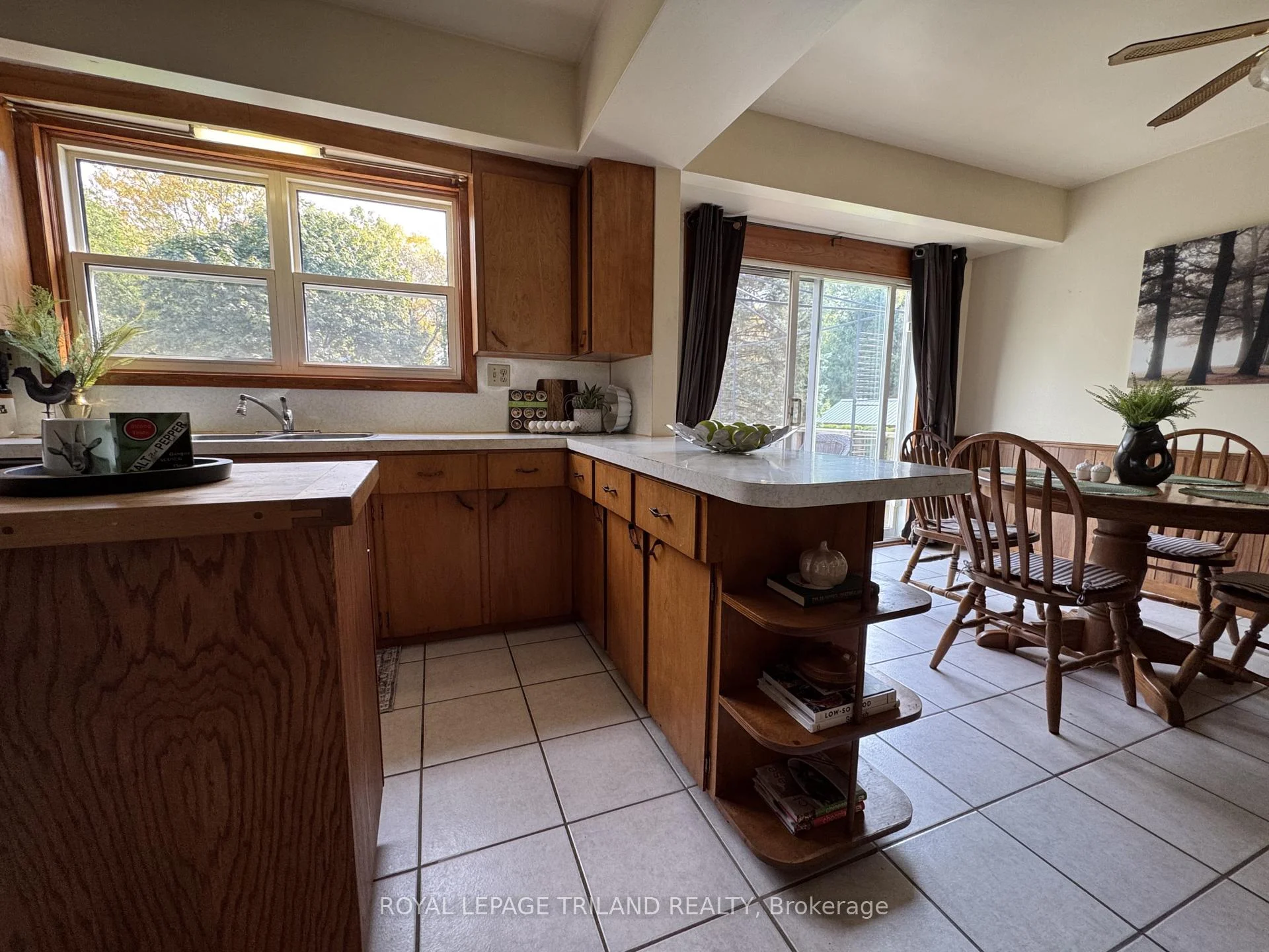 Photo 100 of 272 Richmond Street, North Middlesex, Parkhill — HOMEH