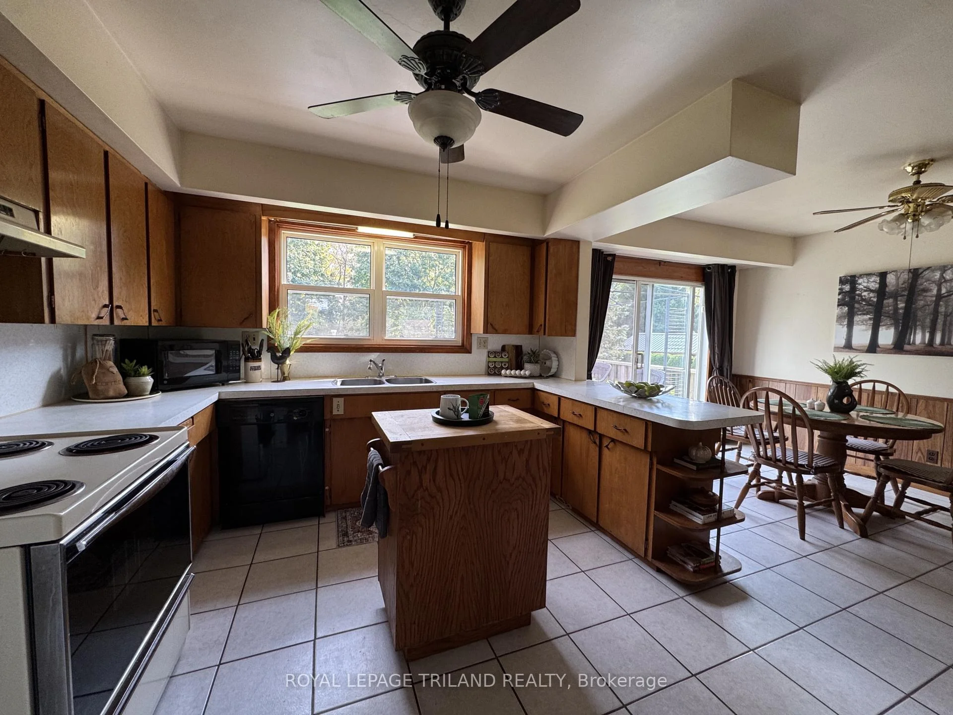 Photo 101 of 272 Richmond Street, North Middlesex, Parkhill — HOMEH