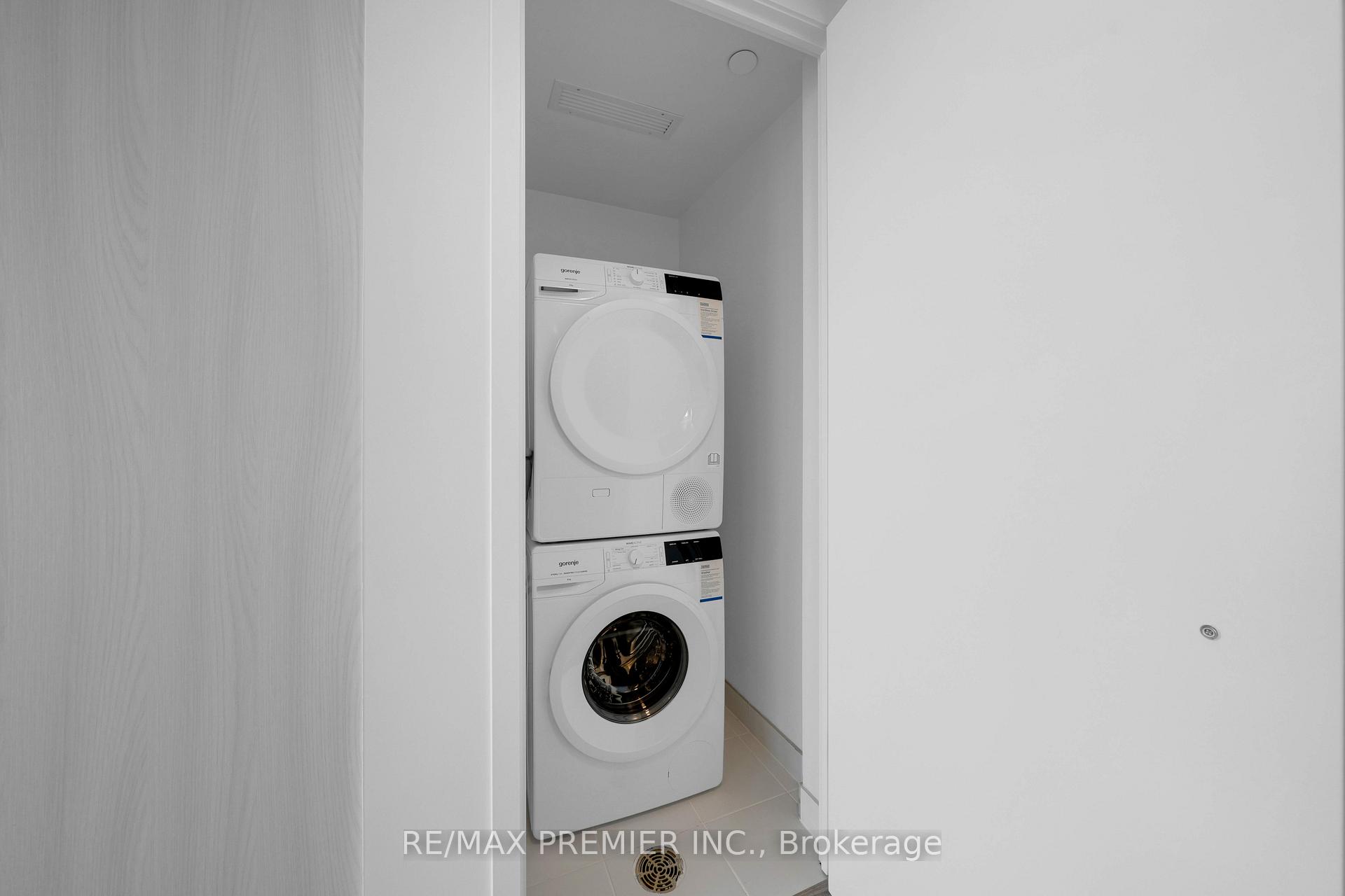 Photo 3 of Unit 3712, 195 Commerce Street, Vaughan, Vaughan Corporate Centre — HOMEH