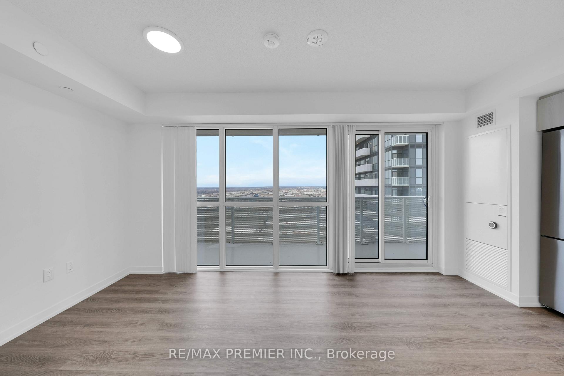 Photo 4 of Unit 3712, 195 Commerce Street, Vaughan, Vaughan Corporate Centre — HOMEH