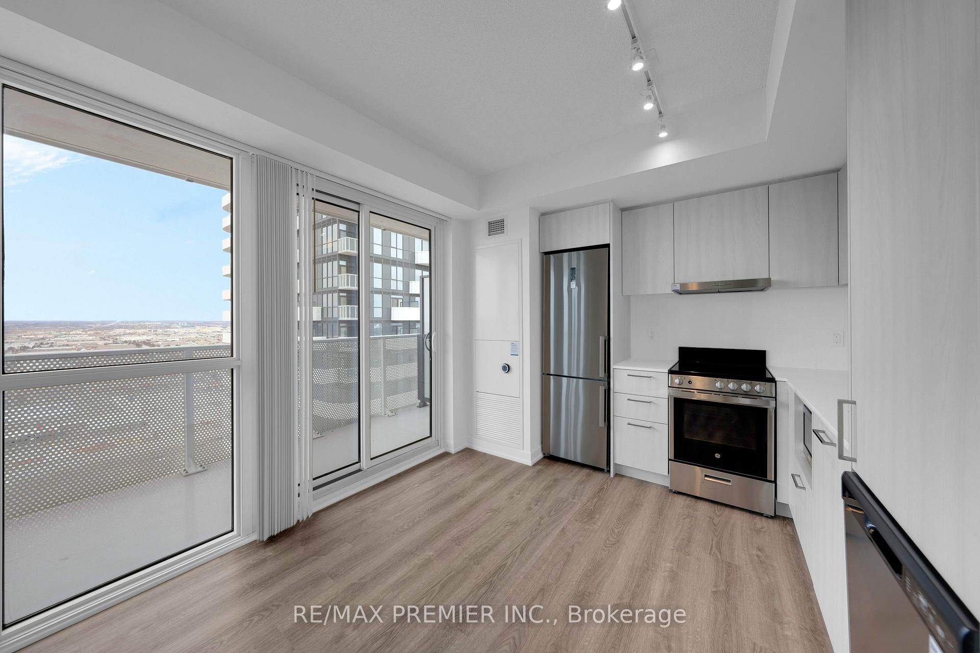 Photo 6 of Unit 3712, 195 Commerce Street, Vaughan, Vaughan Corporate Centre — HOMEH