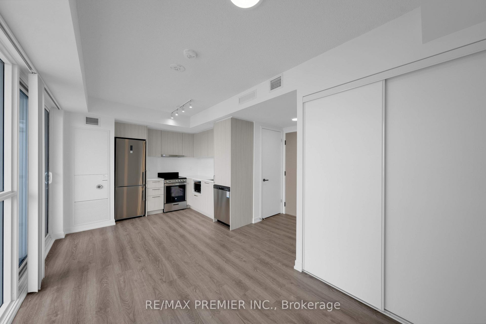 Photo 7 of Unit 3712, 195 Commerce Street, Vaughan, Vaughan Corporate Centre — HOMEH