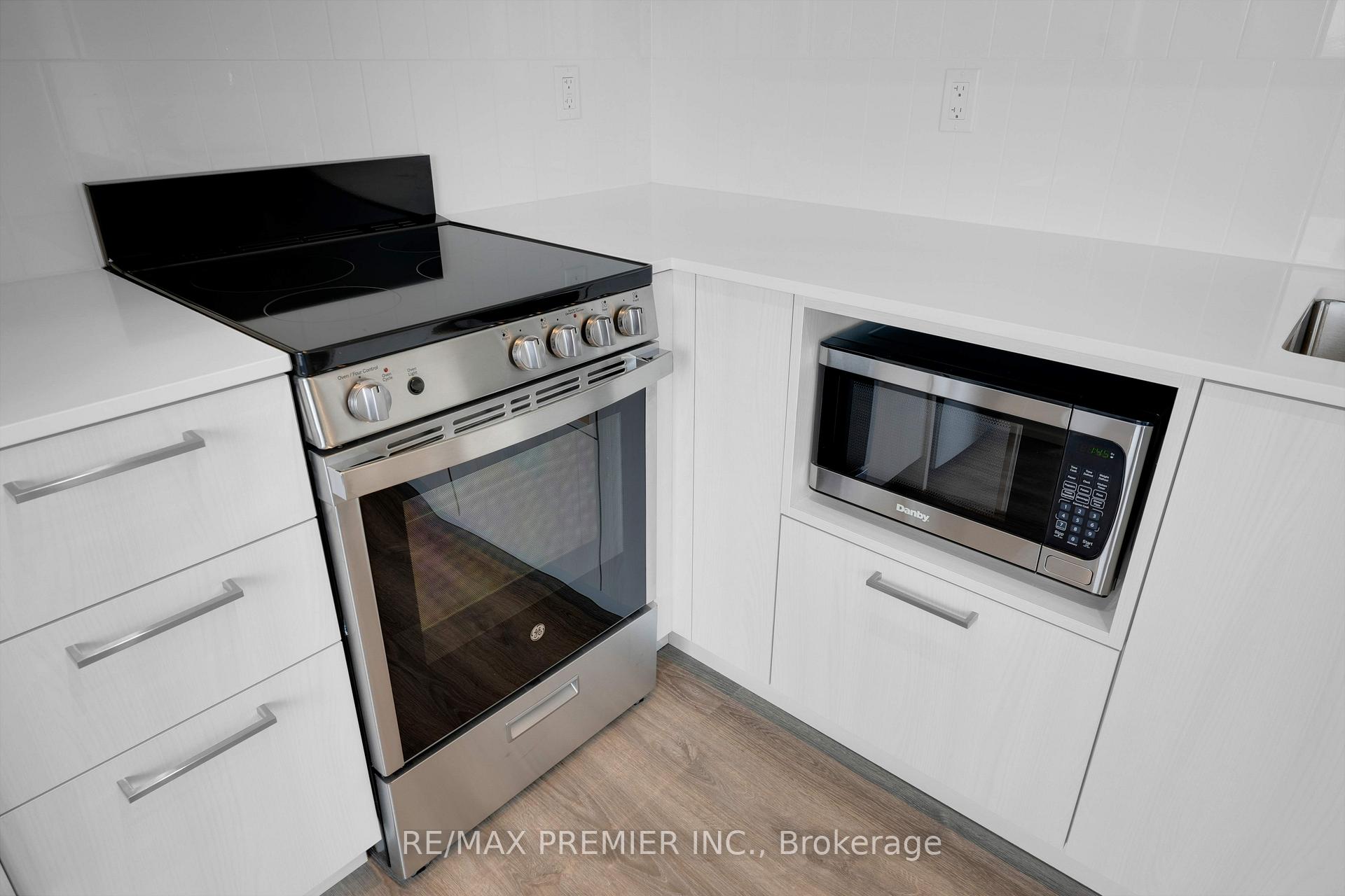 Photo 9 of Unit 3712, 195 Commerce Street, Vaughan, Vaughan Corporate Centre — HOMEH