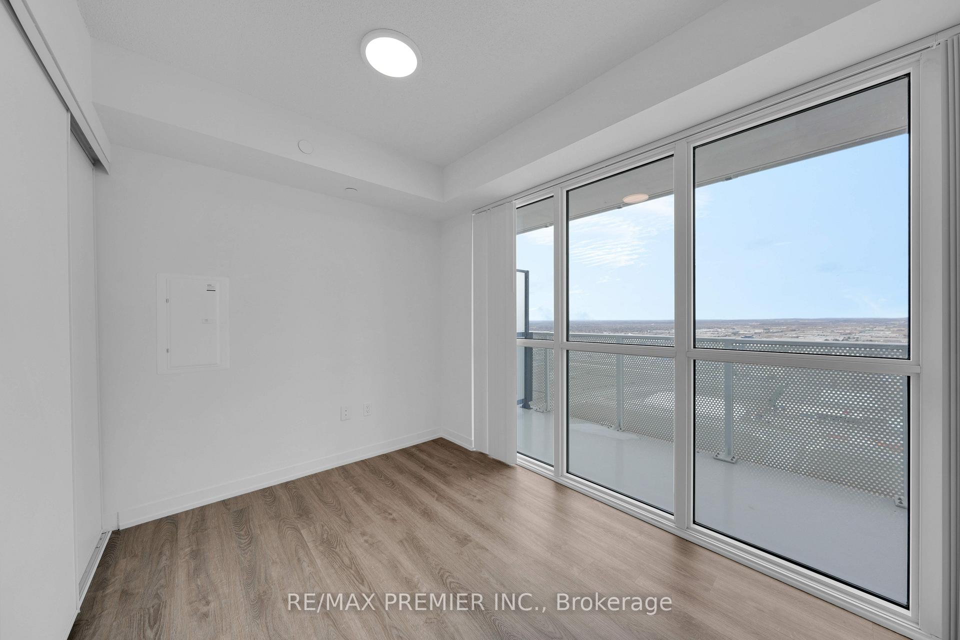 Photo 11 of Unit 3712, 195 Commerce Street, Vaughan, Vaughan Corporate Centre — HOMEH