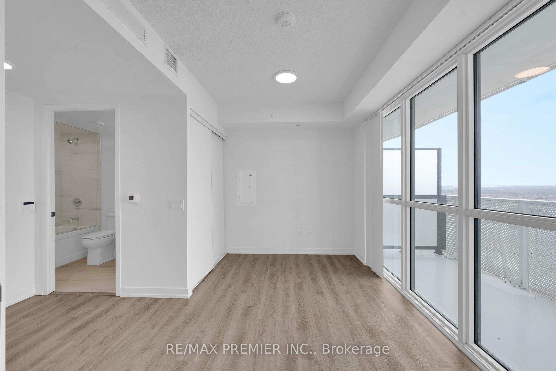 Photo 13 of Unit 3712, 195 Commerce Street, Vaughan, Vaughan Corporate Centre — HOMEH