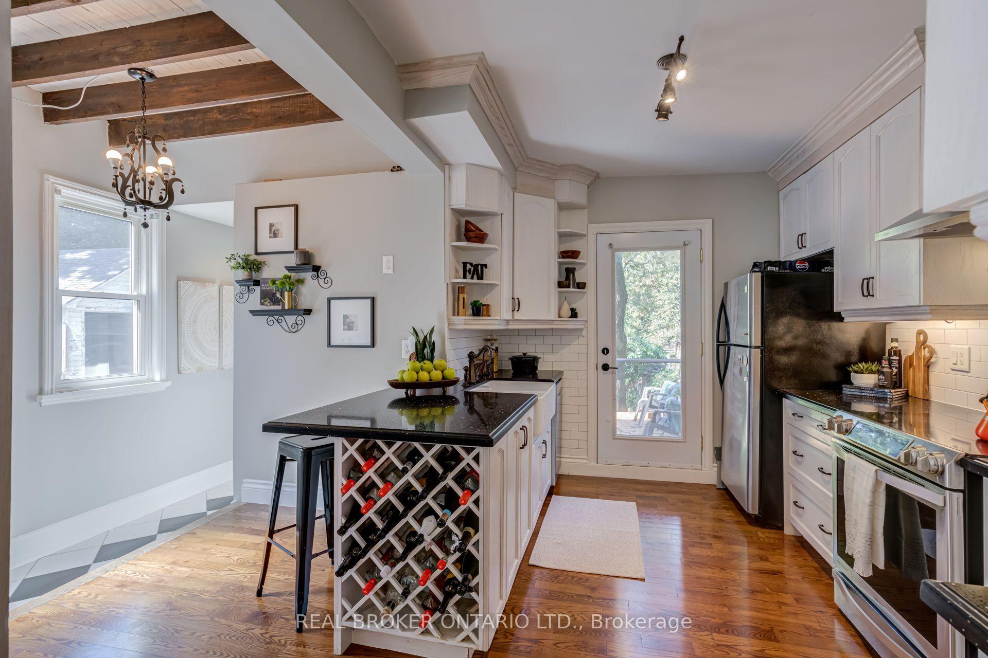 Photo of 30 Elizabeth Street S