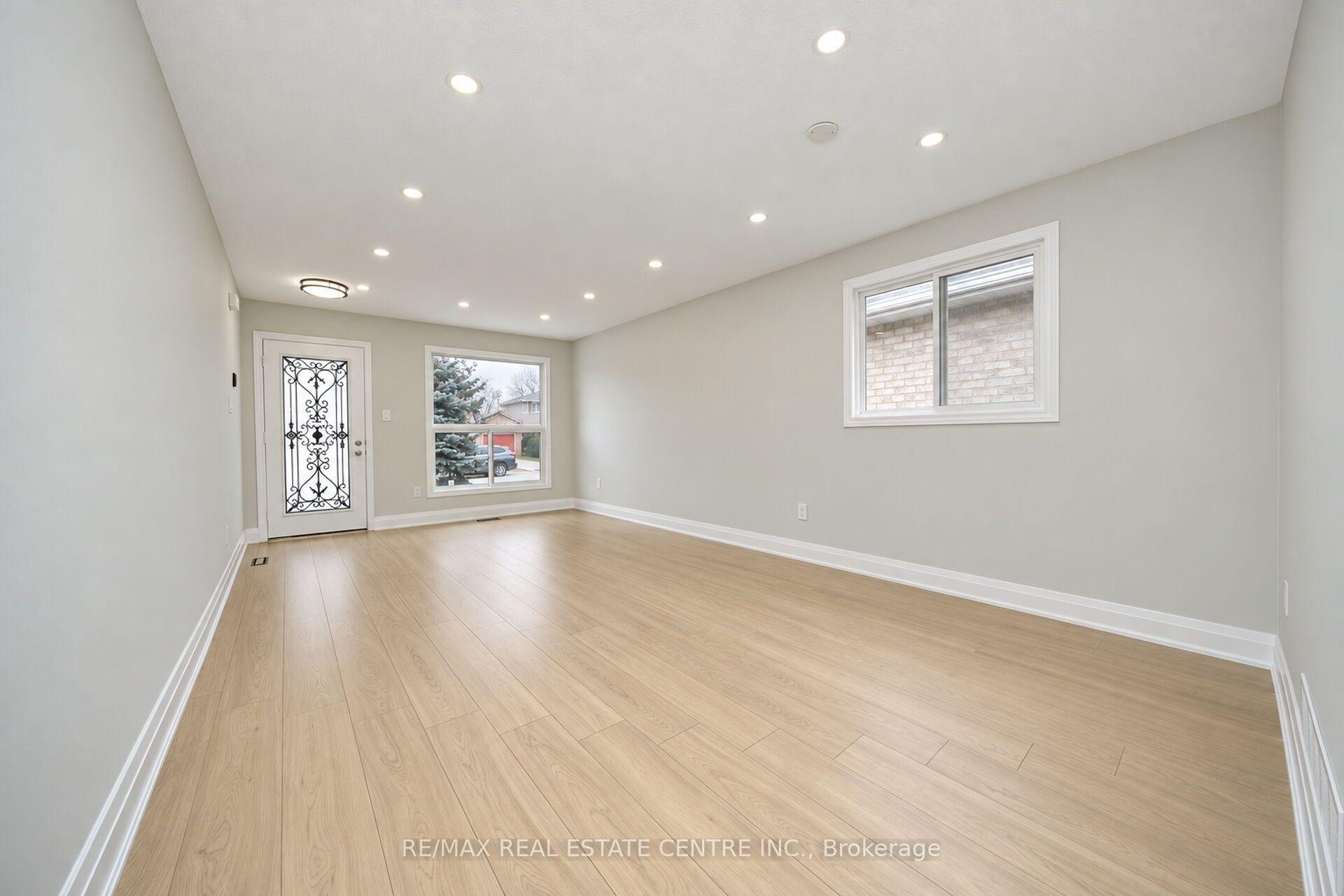 Photo 13 of 130 Martindale Crescent, Brampton, Brampton West — HOMEH