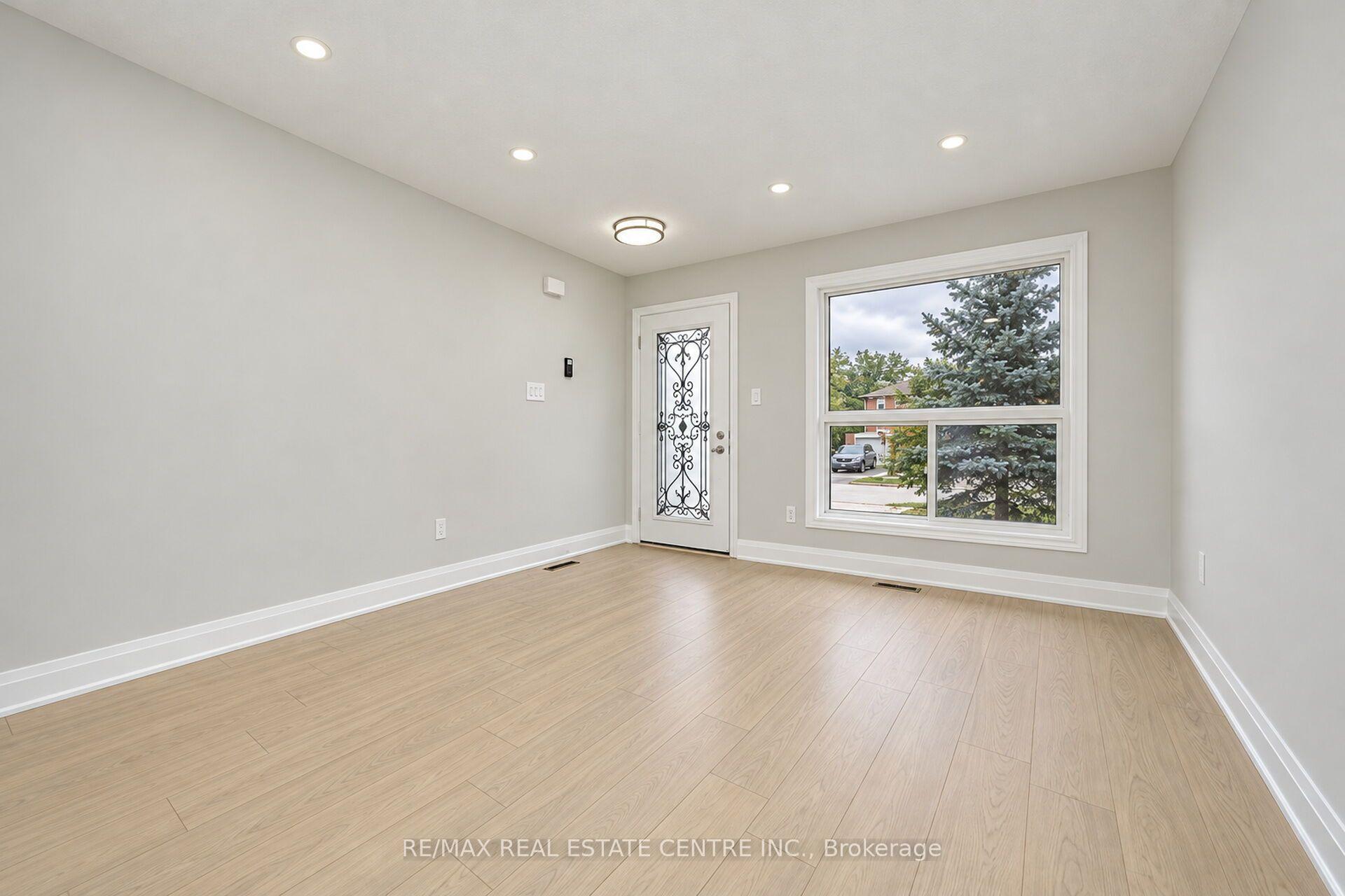 Photo 16 of 130 Martindale Crescent, Brampton, Brampton West — HOMEH