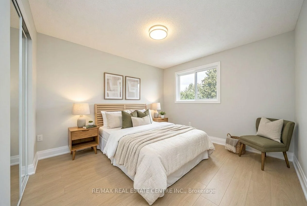 Photo 6 of 130 Martindale Crescent, Brampton, Brampton West — HOMEH