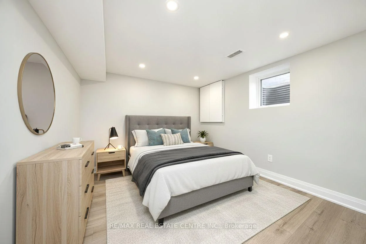 Photo 21 of 130 Martindale Crescent, Brampton, Brampton West — HOMEH