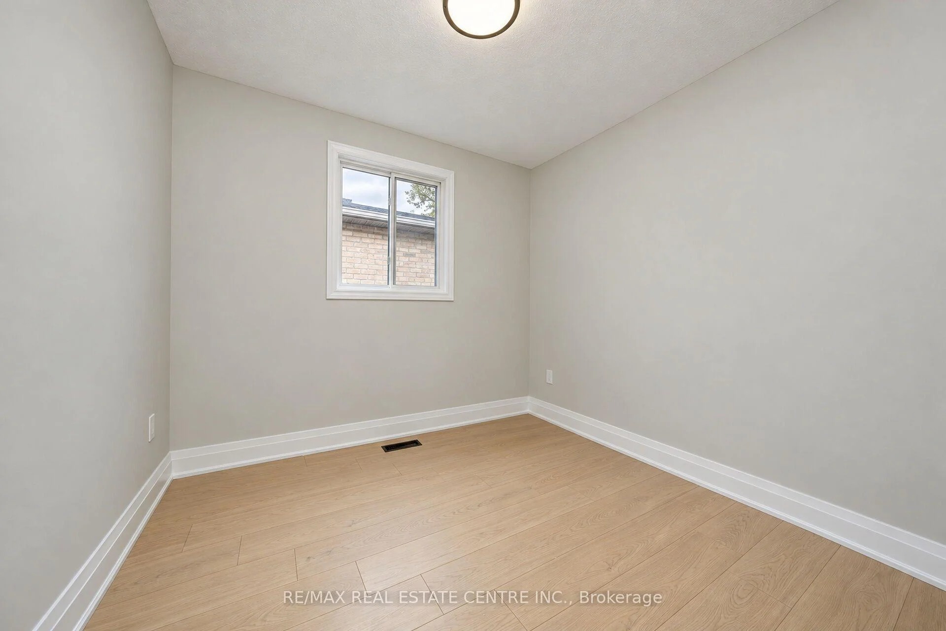 Photo 38 of 130 Martindale Crescent, Brampton, Brampton West — HOMEH