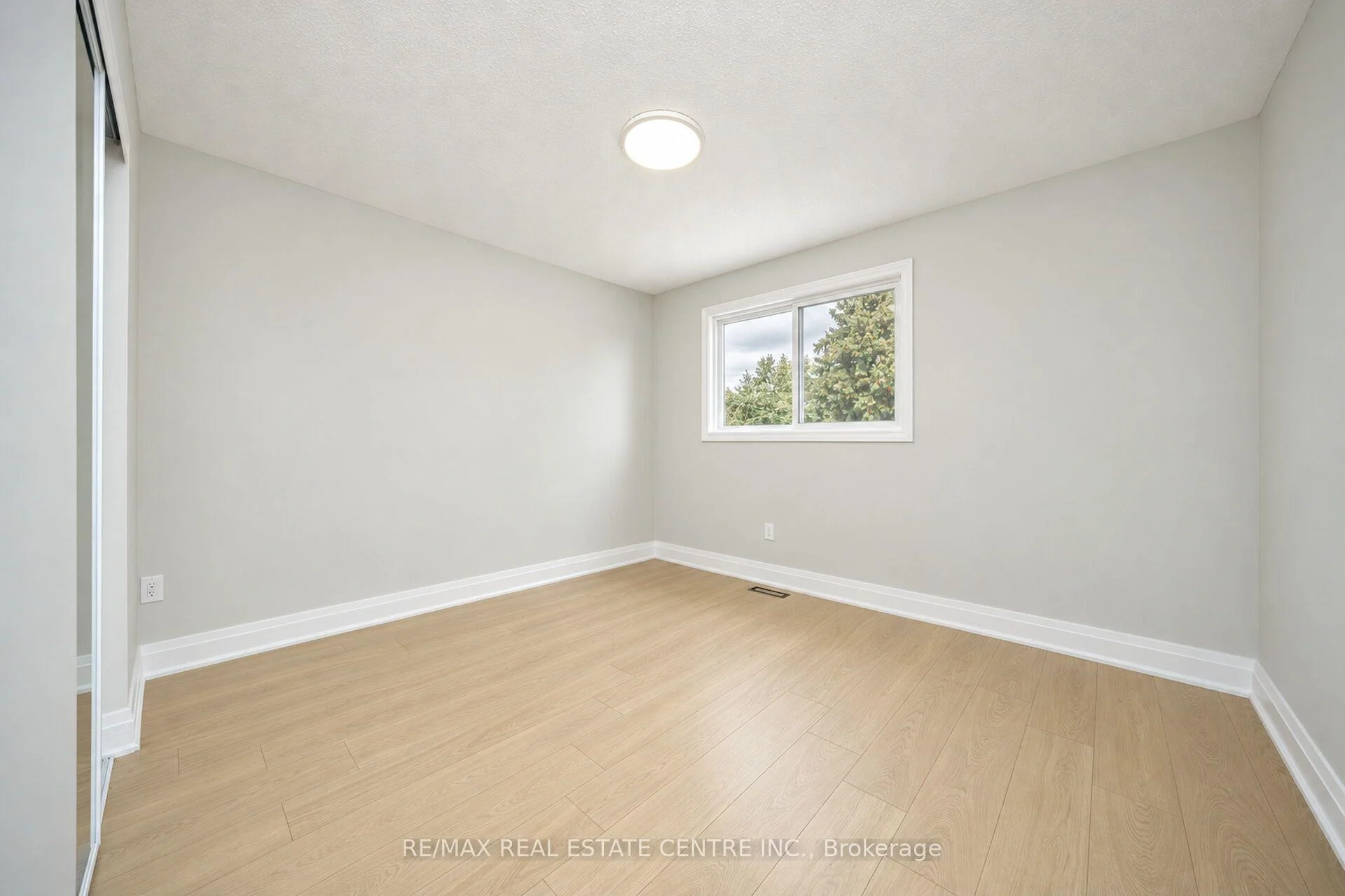 Photo 41 of 130 Martindale Crescent, Brampton, Brampton West — HOMEH