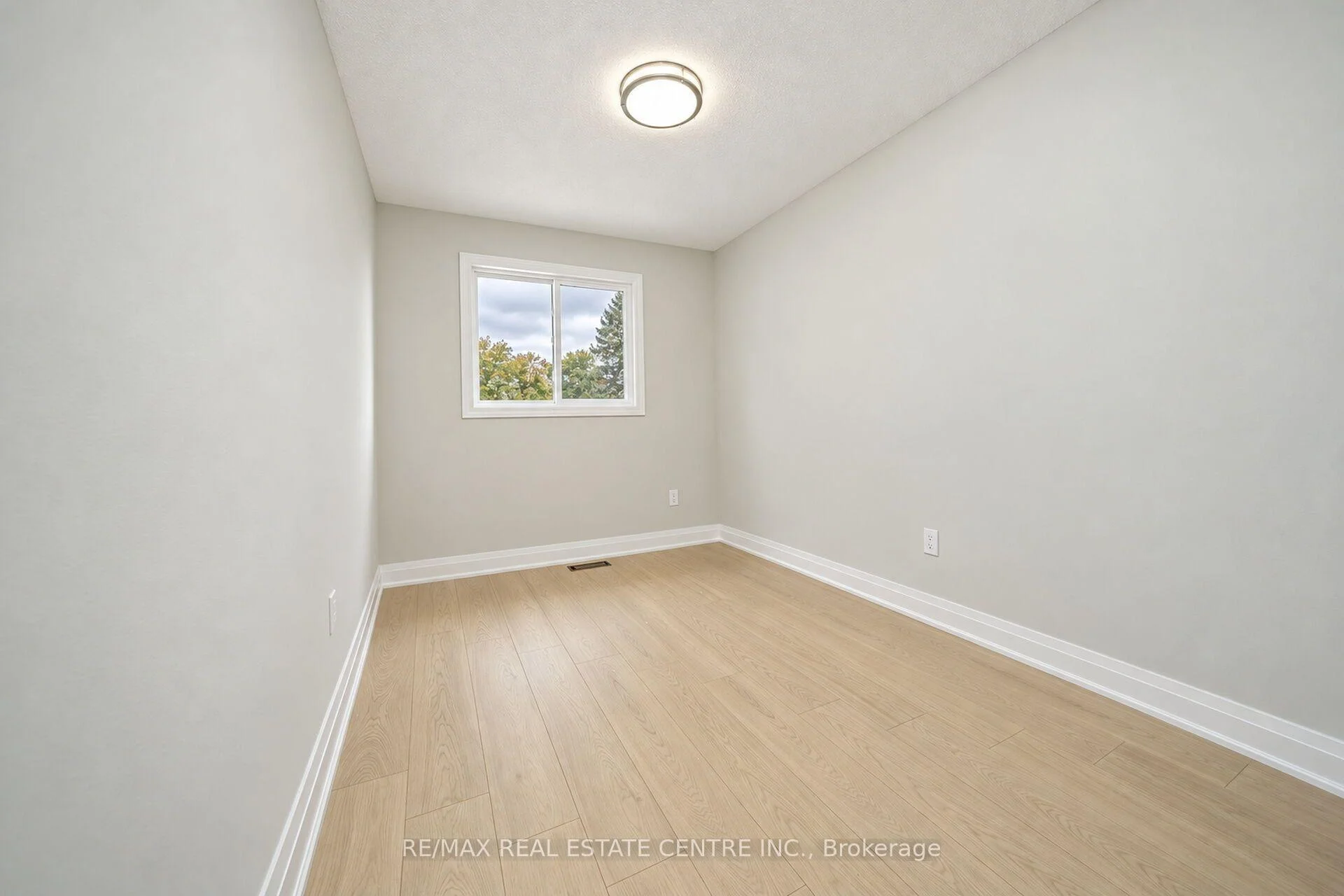 Photo 44 of 130 Martindale Crescent, Brampton, Brampton West — HOMEH