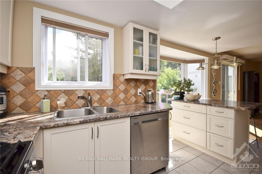 Photo 12 of 417 Pauline Charron Place, Ottawa, Vanier — HOMEH