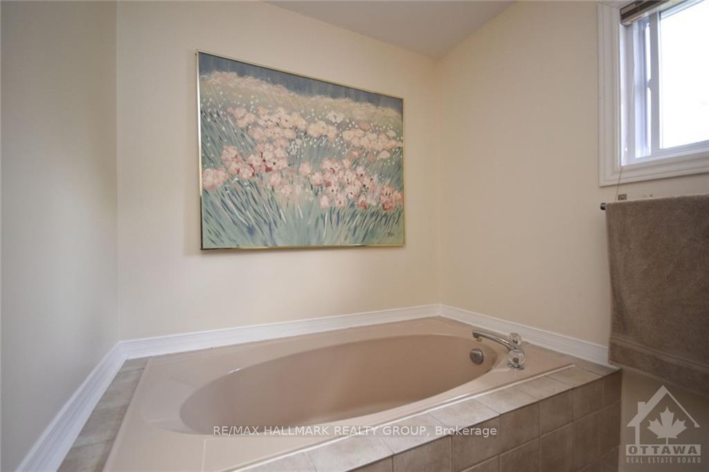 Photo 17 of 417 Pauline Charron Place, Ottawa, Vanier — HOMEH