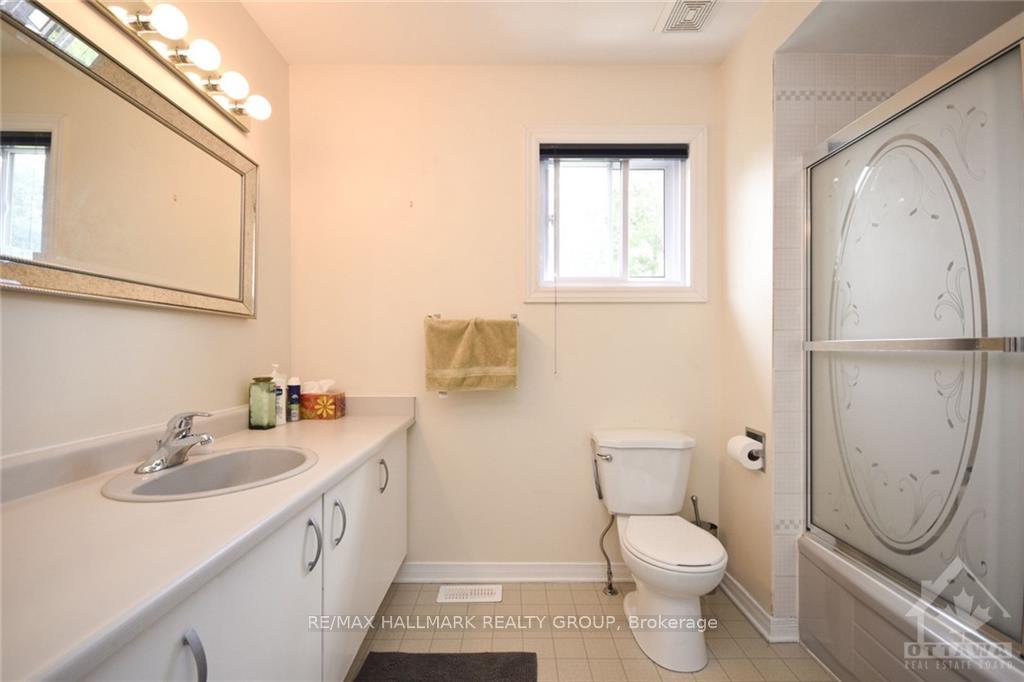 Photo 23 of 417 Pauline Charron Place, Ottawa, Vanier — HOMEH