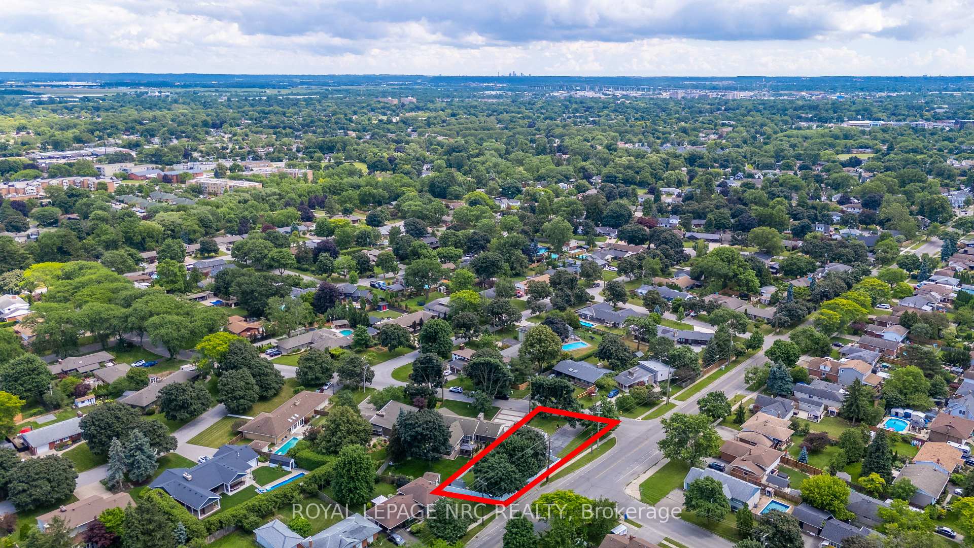 Photo 47 of 1 Nancy Drive, St. Catharines, Vine/Linwell — HOMEH