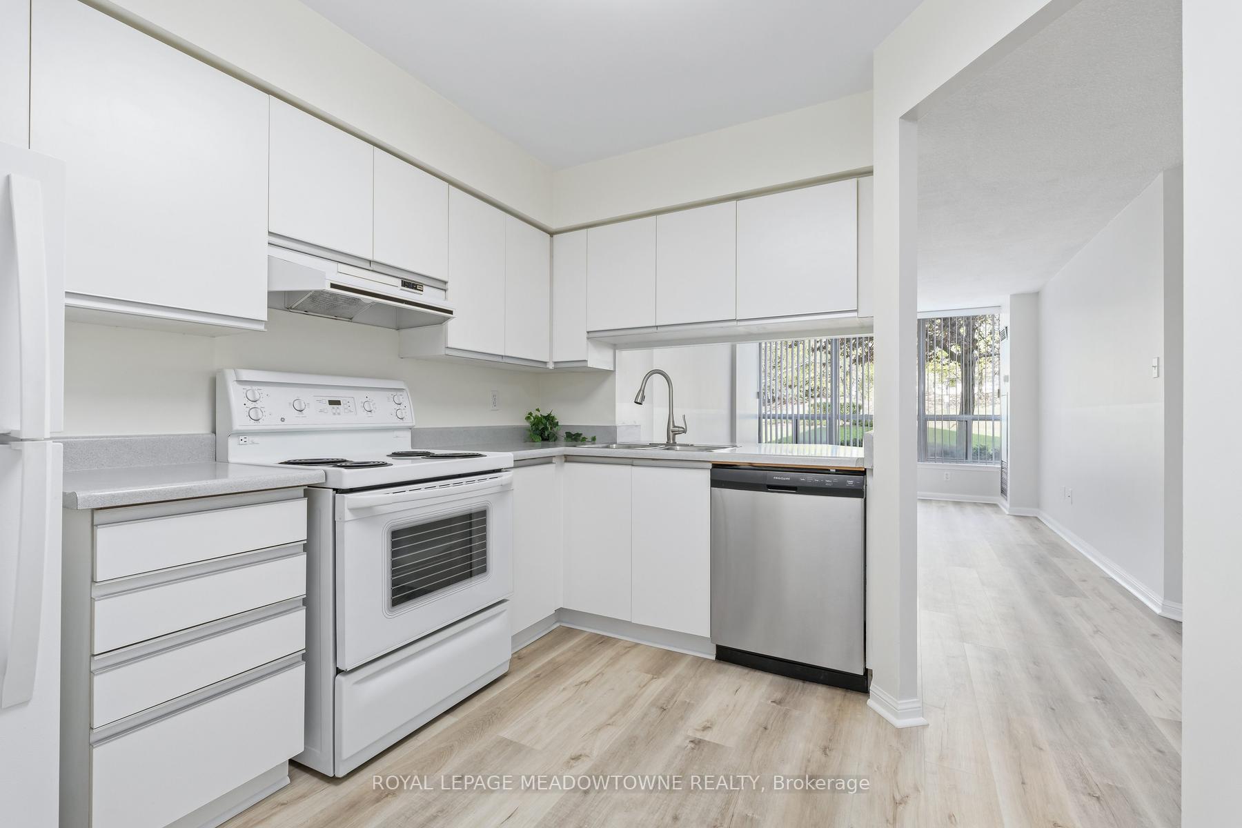 Photo 6 of Unit 104, 10 Laurelcrest Street, Brampton, Queen Street Corridor — HOMEH