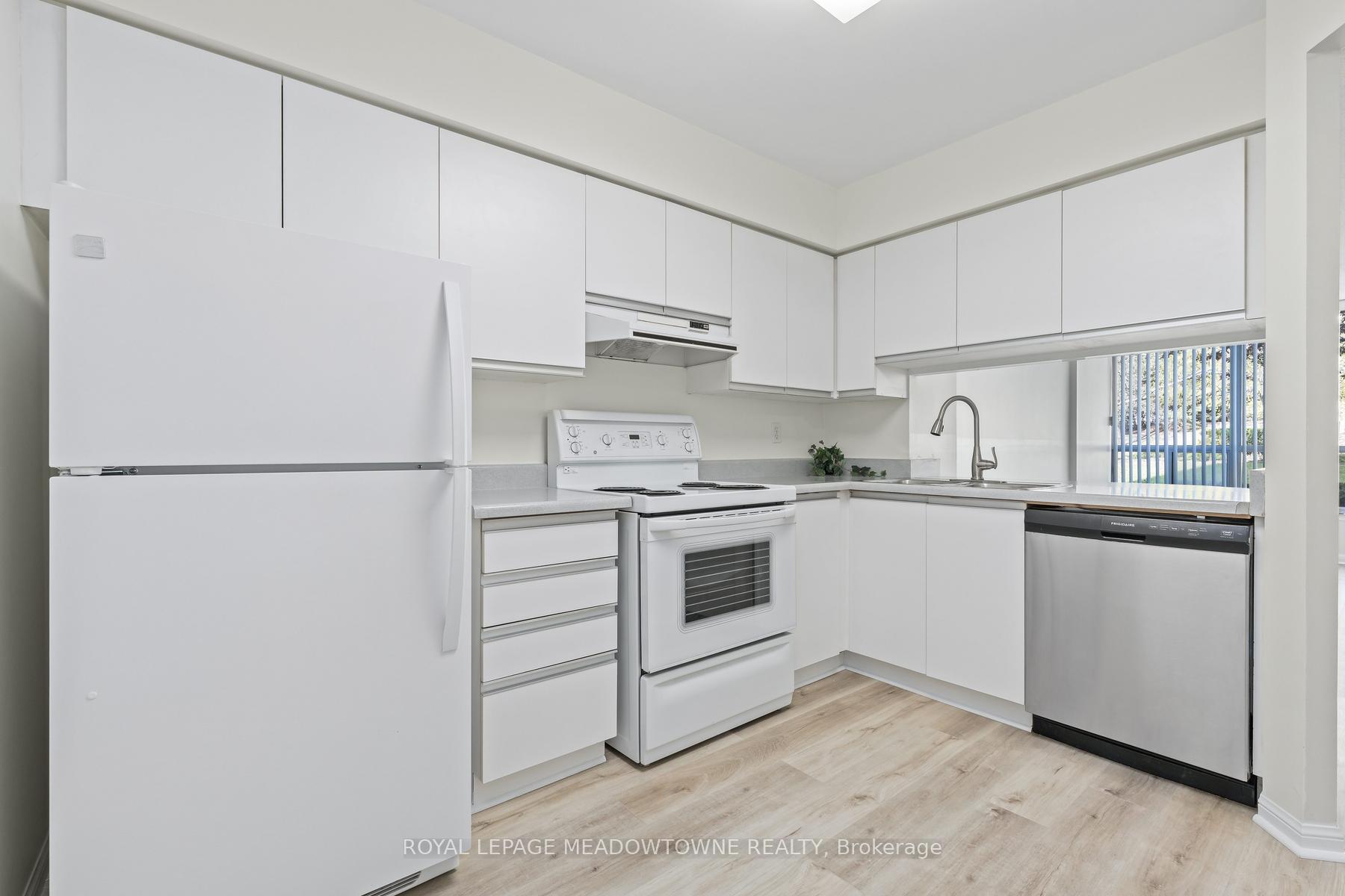 Photo 8 of Unit 104, 10 Laurelcrest Street, Brampton, Queen Street Corridor — HOMEH