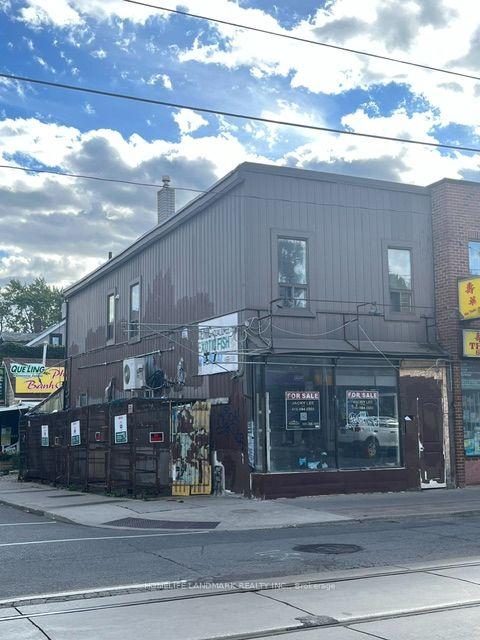 Photo of 673 Gerrard Street E