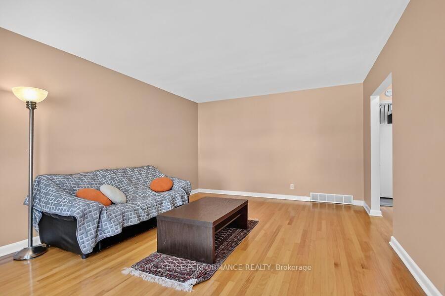 Photo 5 of 964 Connaught Avenue, Ottawa, Queensway Terrace North — HOMEH