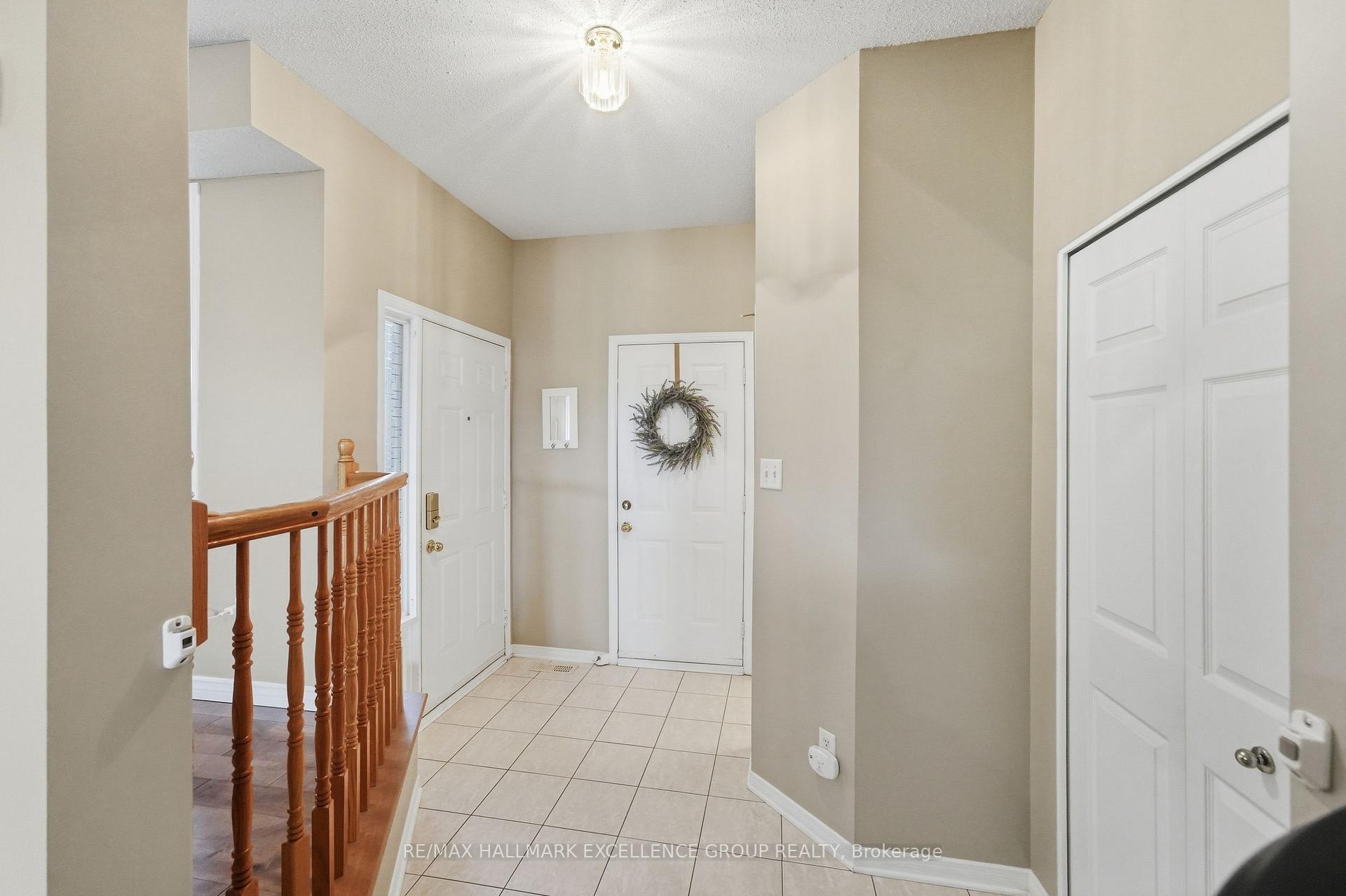 Photo 5 of 54 Carwood Circle, Ottawa, Carson Meadows — HOMEH