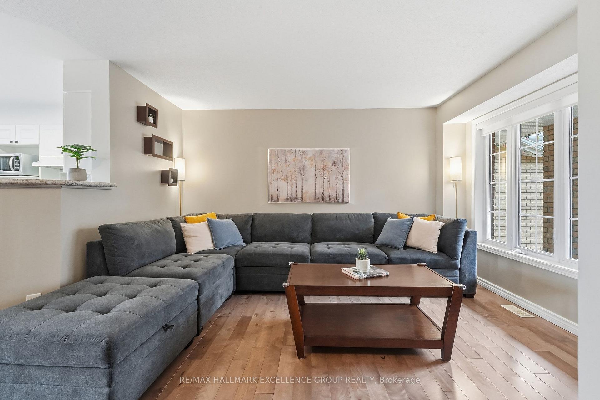 Photo 8 of 54 Carwood Circle, Ottawa, Carson Meadows — HOMEH